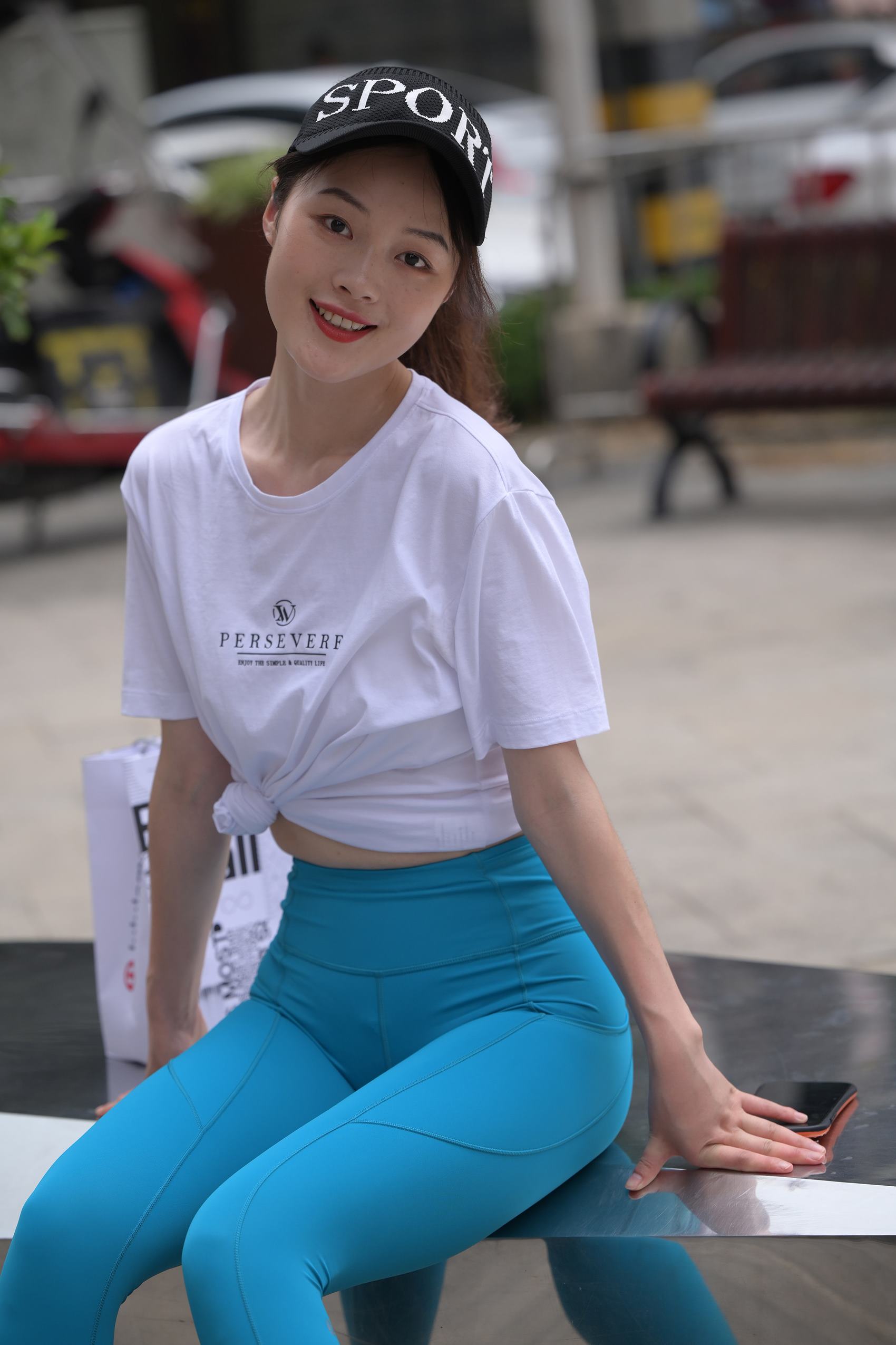 图片[6]-精选精选街拍作品 NO.1785 魂魂街拍作品 – 蓝色瑜伽裤小解解[92P]-草丛看图