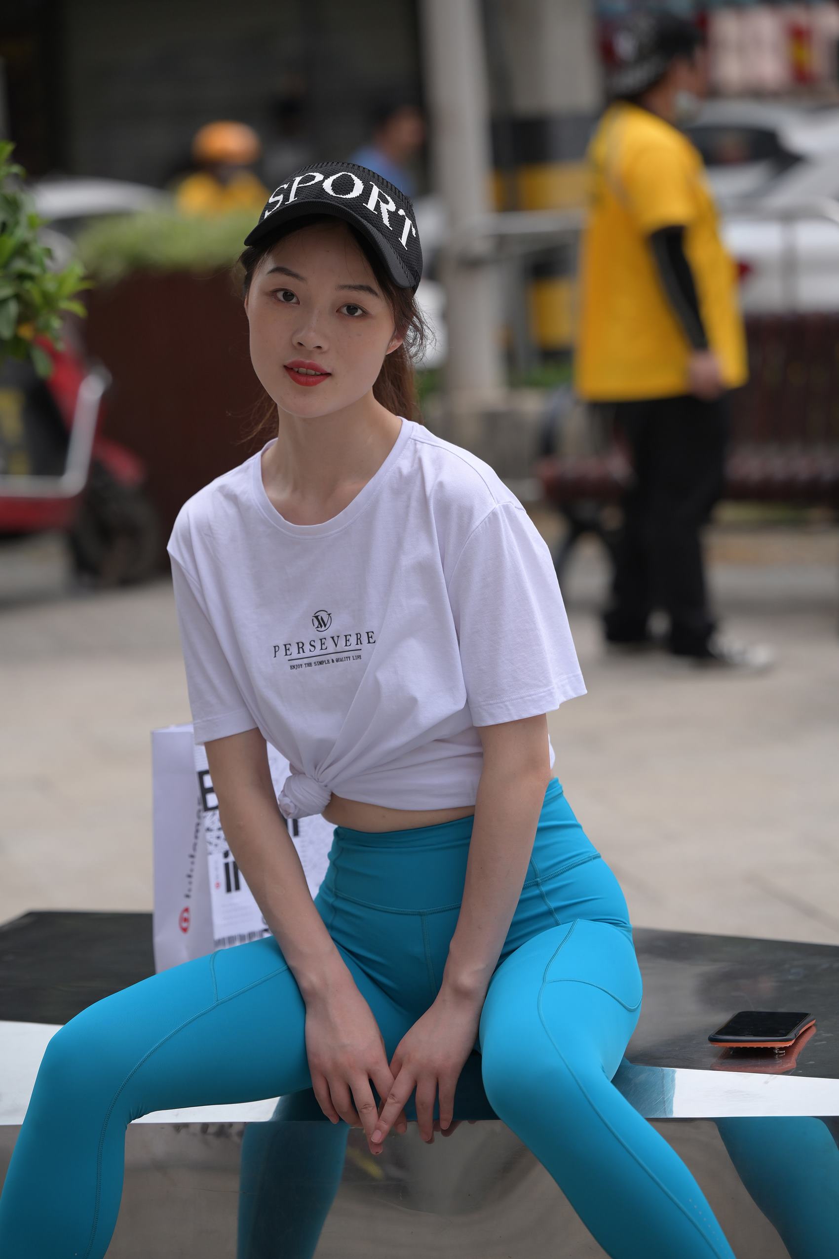 图片[8]-精选精选街拍作品 NO.1785 魂魂街拍作品 – 蓝色瑜伽裤小解解[92P]-草丛看图