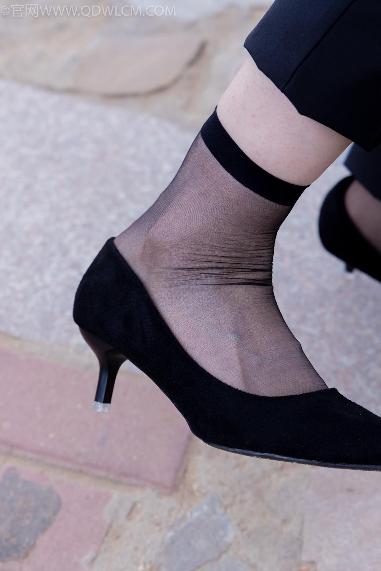 图片[5]-精选勿恋传媒 NO.2337 小酒-高跟鞋、短黑丝、短白丝[110P]-草丛看图