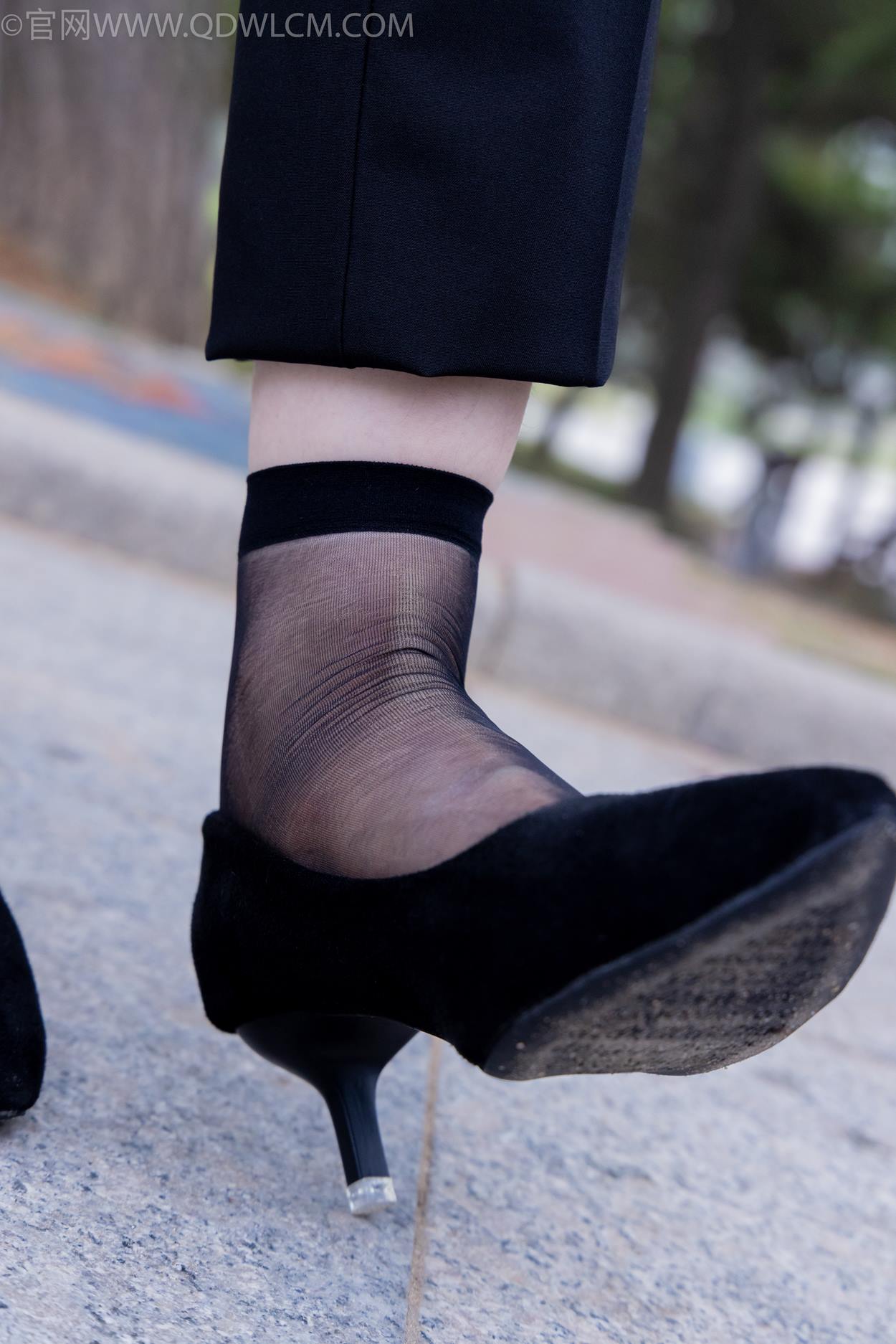 图片[8]-精选勿恋传媒 NO.2337 小酒-高跟鞋、短黑丝、短白丝[110P]-草丛看图