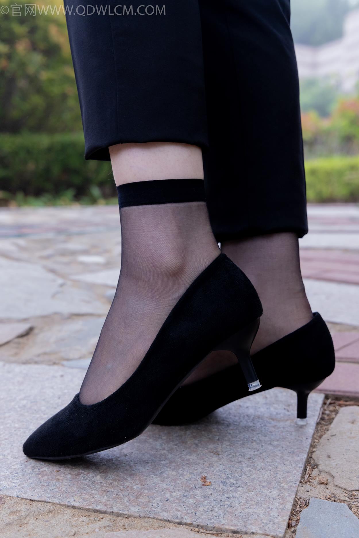 图片[1]-精选勿恋传媒 NO.2337 小酒-高跟鞋、短黑丝、短白丝[110P]-草丛看图