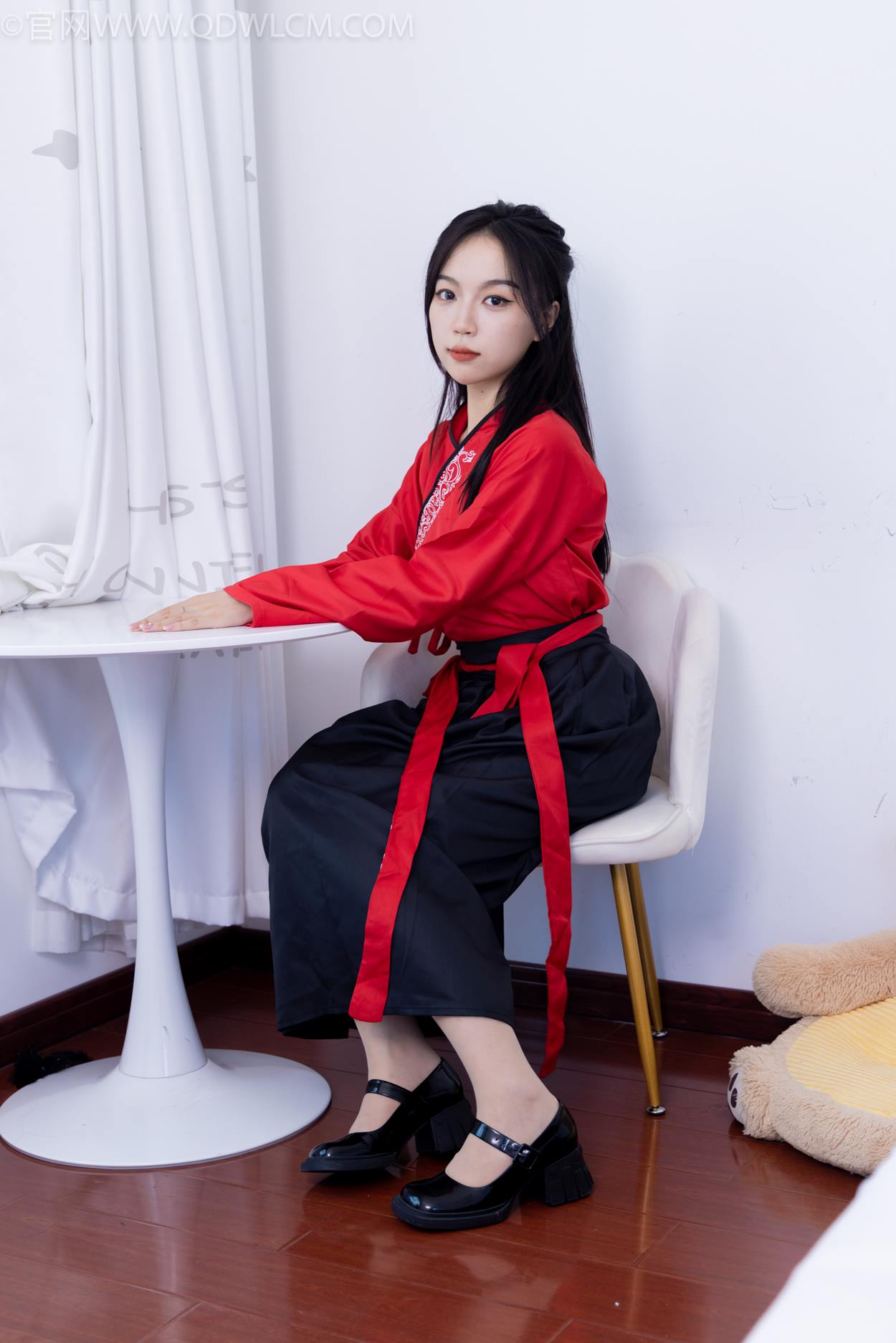 图片[2]-精选勿恋传媒 NO.2330 纱纱-汉服、皮鞋、白棉袜、薄肉丝[151P]-草丛看图