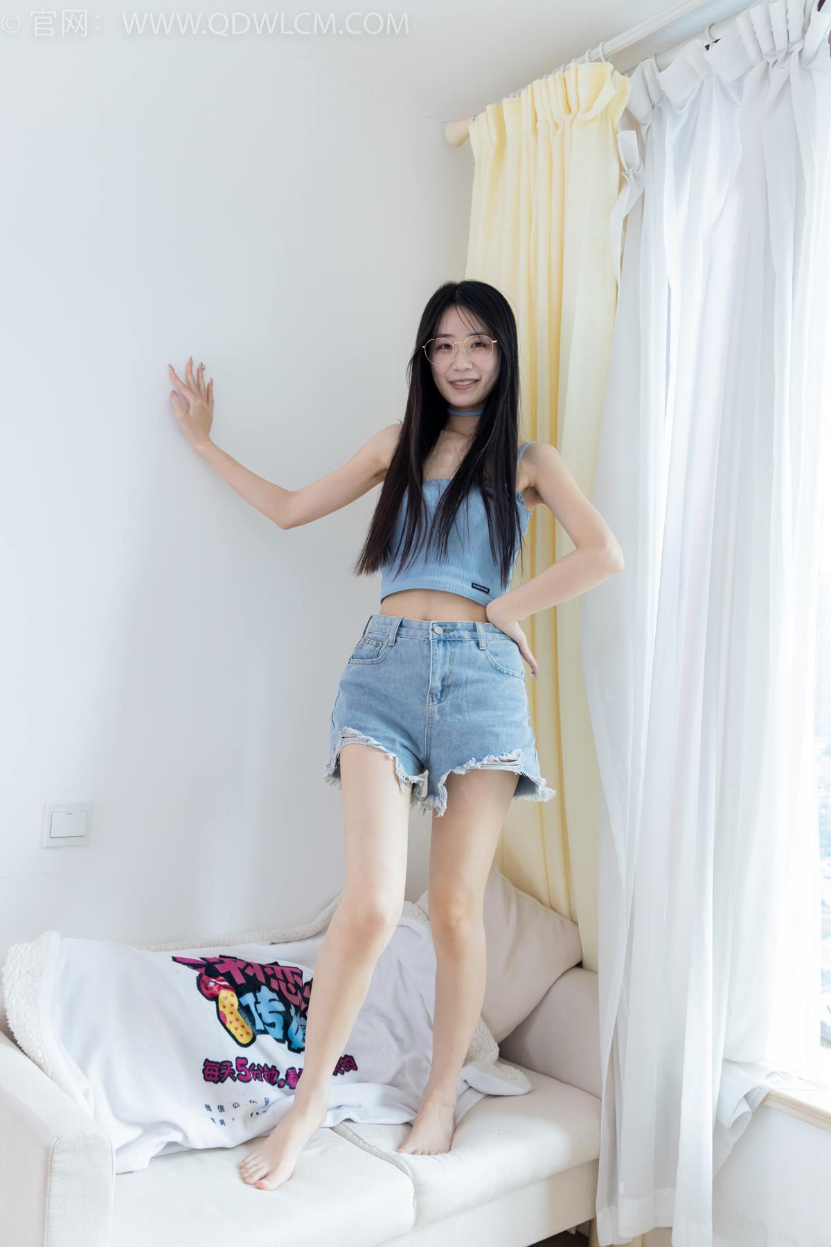 图片[2]-精选勿恋传媒 NO.2353 菜菜-木屐人字拖、薄黑丝、裸足[107P]-草丛看图