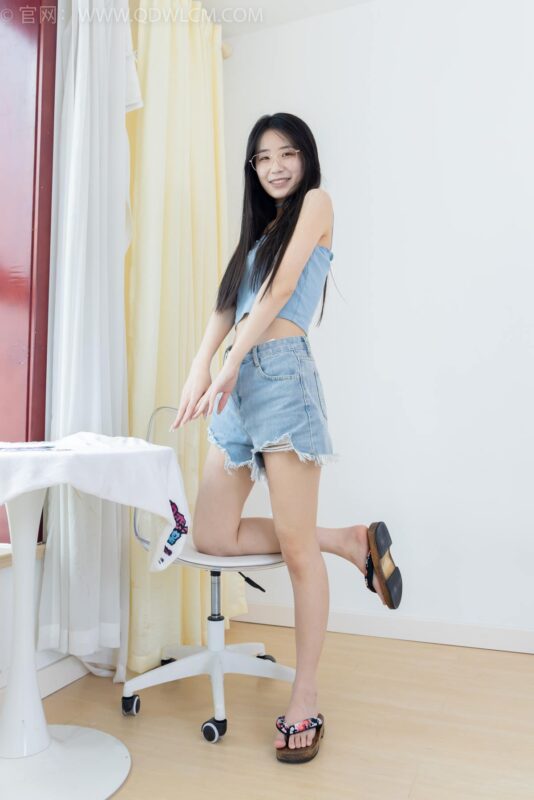 精选勿恋传媒 NO.2353 菜菜-木屐人字拖、薄黑丝、裸足[107P]-草丛看图