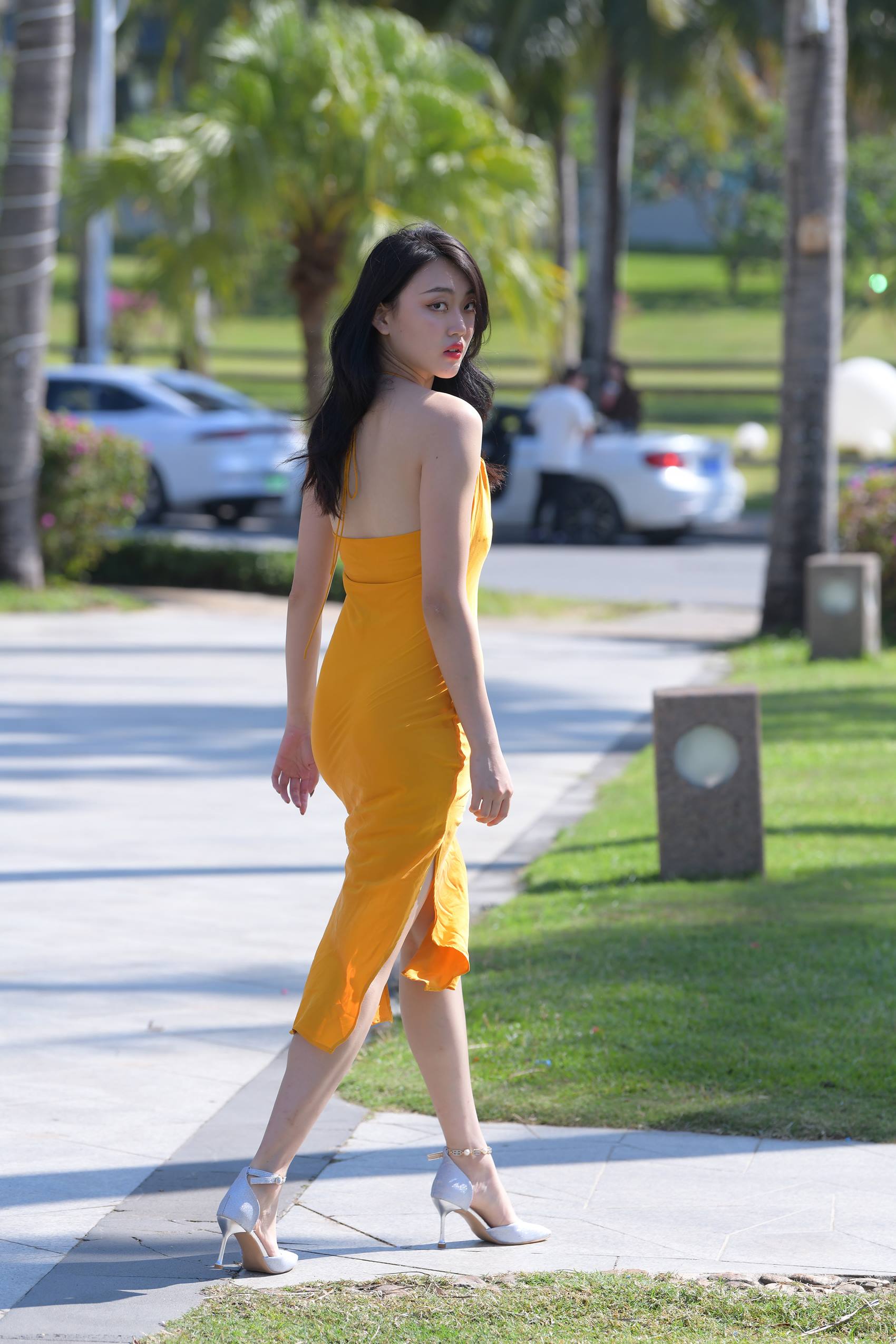 图片[2]-精选精选街拍作品 NO.1832 一始街拍作品 – 黄裙女子[100P]-草丛看图