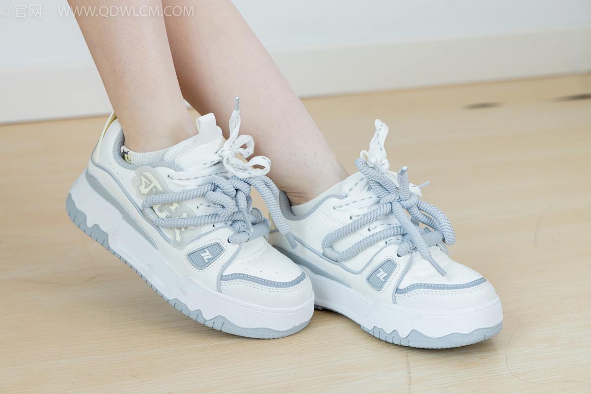 图片[3]-精选勿恋传媒 NO.2348 小曦-板鞋、白棉袜、裸足[155P]-草丛看图