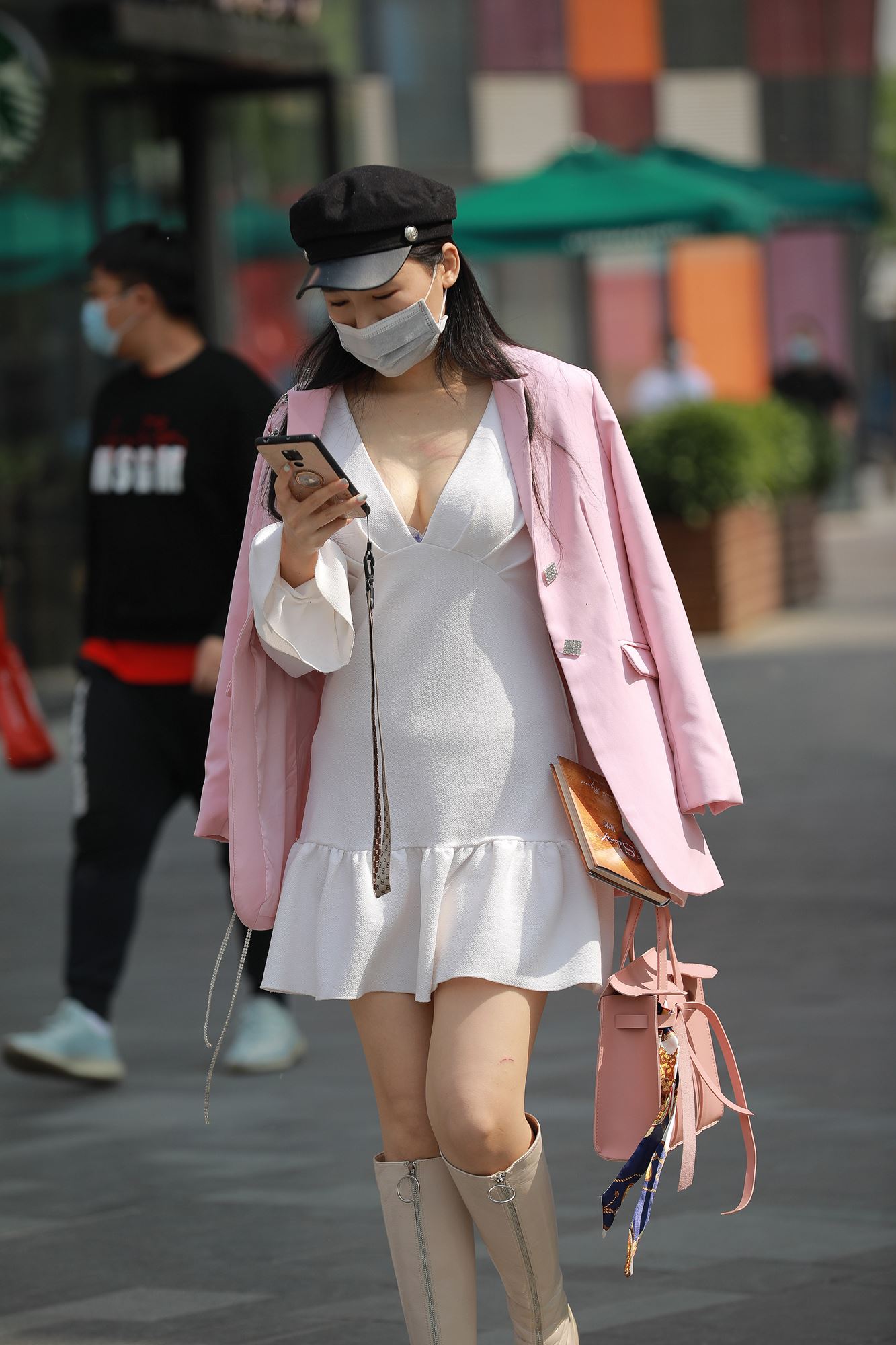 图片[1]-精选精选街拍作品 1656 四九城嘎子街拍作品 – 美女一天两套服装[64P]-草丛看图