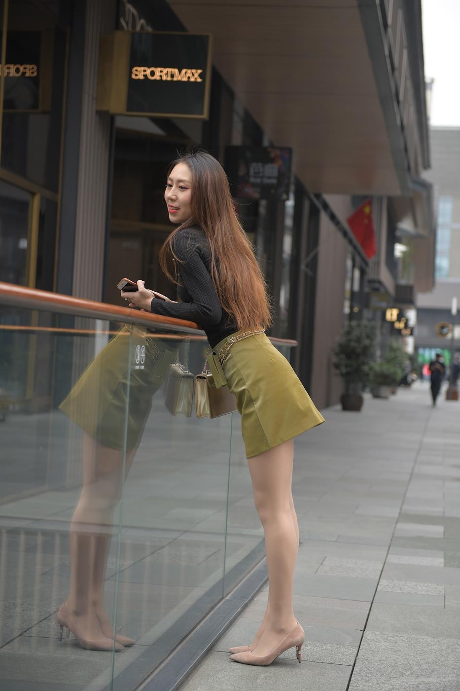 图片[2]-精选精选街拍作品 NO.1593 摄神街拍作品 – 偶遇美腿肉丝小解解[56P]-草丛看图