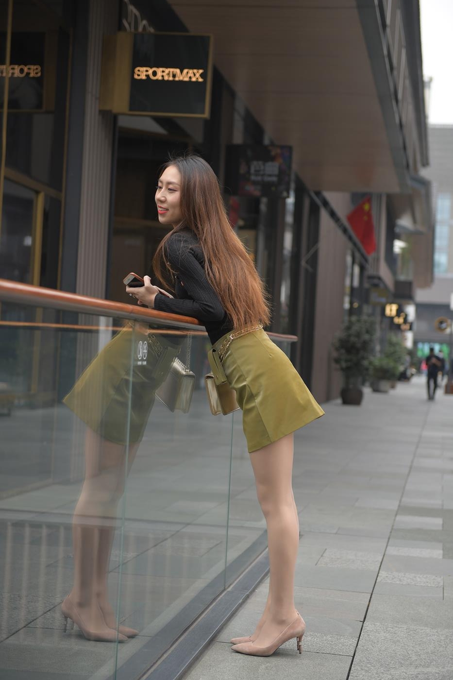 图片[3]-精选精选街拍作品 NO.1593 摄神街拍作品 – 偶遇美腿肉丝小解解[56P]-草丛看图