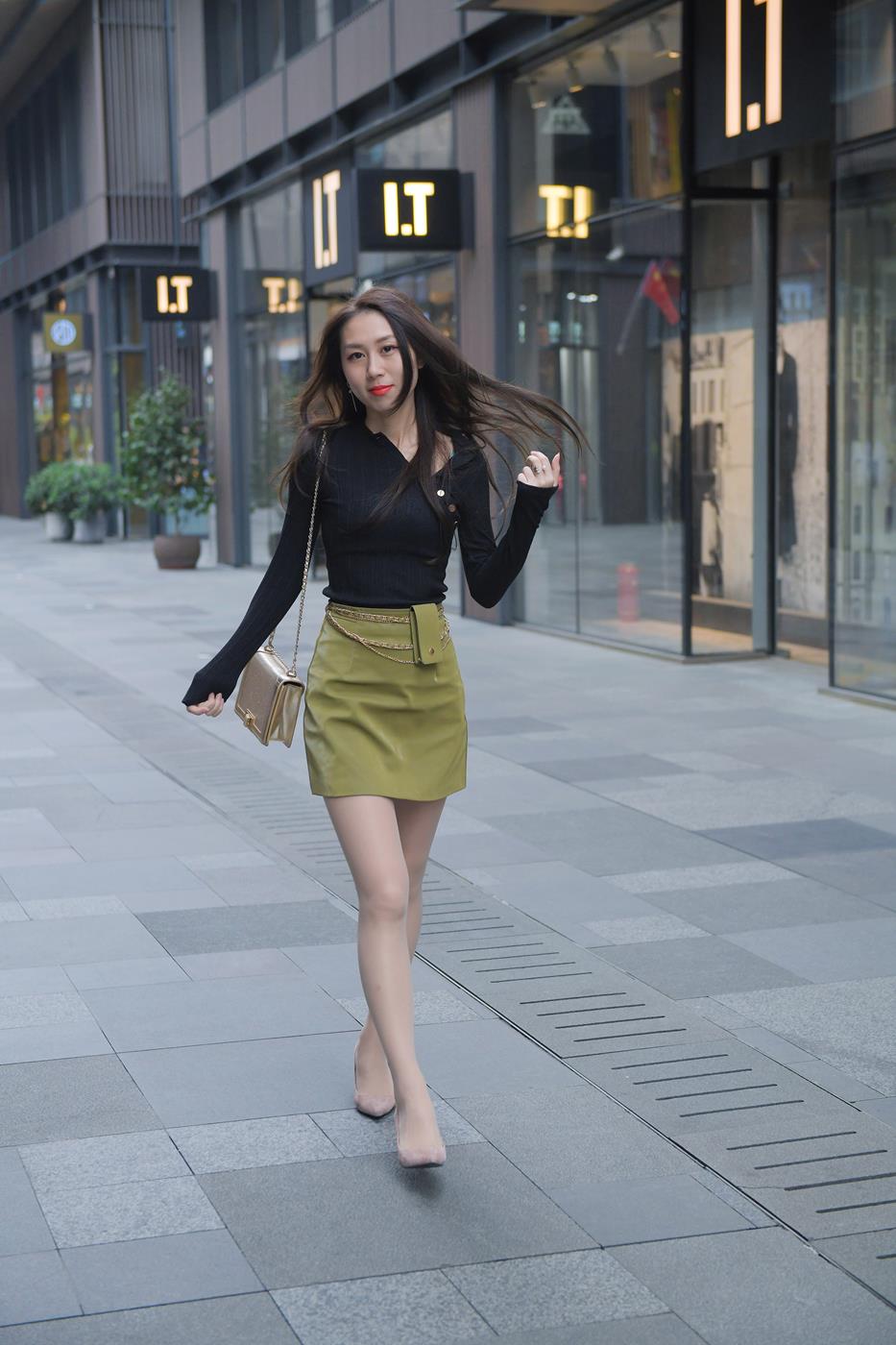 图片[6]-精选精选街拍作品 NO.1593 摄神街拍作品 – 偶遇美腿肉丝小解解[56P]-草丛看图