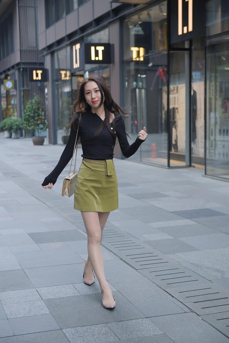 图片[7]-精选精选街拍作品 NO.1593 摄神街拍作品 – 偶遇美腿肉丝小解解[56P]-草丛看图