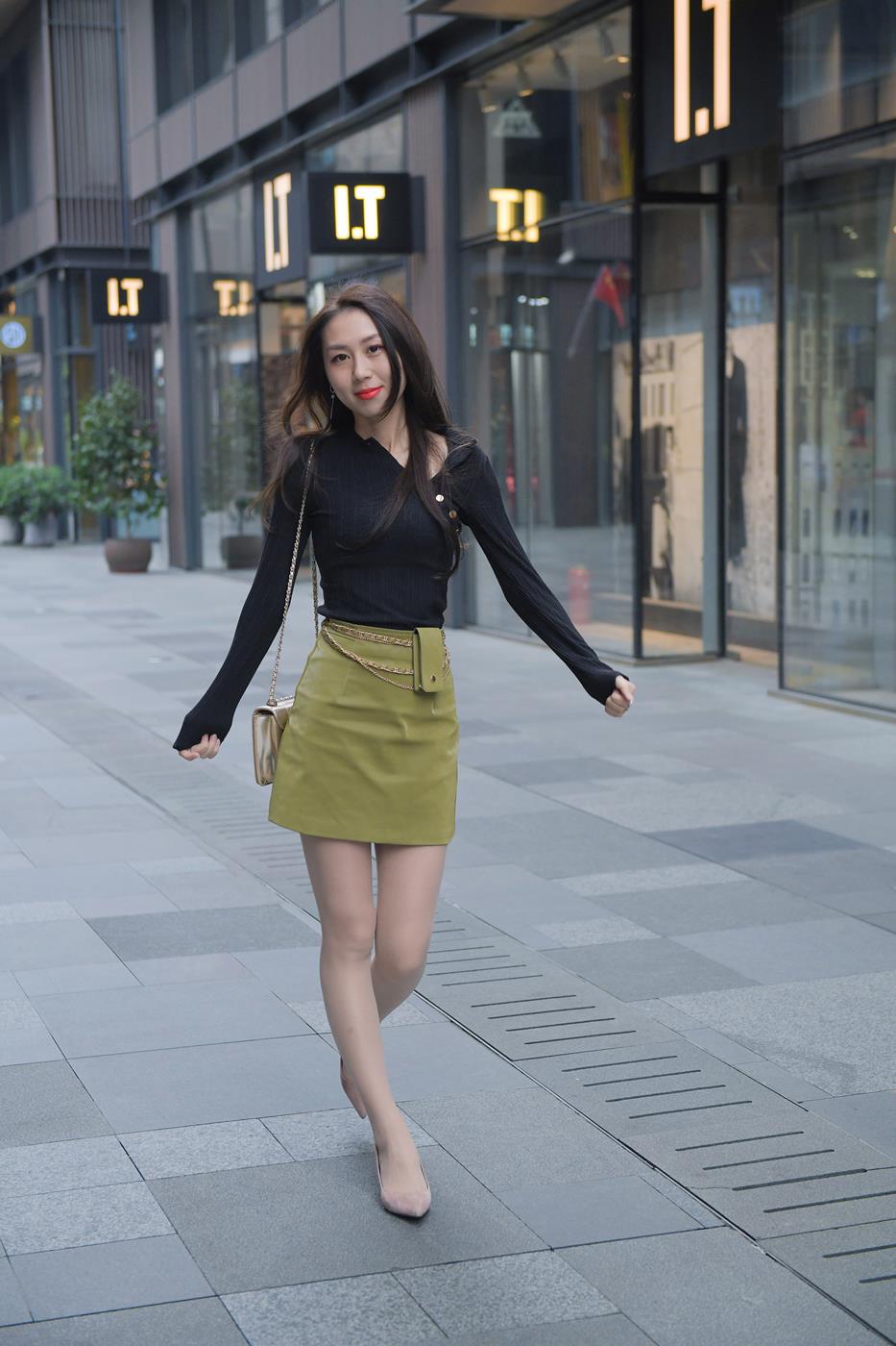 图片[8]-精选精选街拍作品 NO.1593 摄神街拍作品 – 偶遇美腿肉丝小解解[56P]-草丛看图