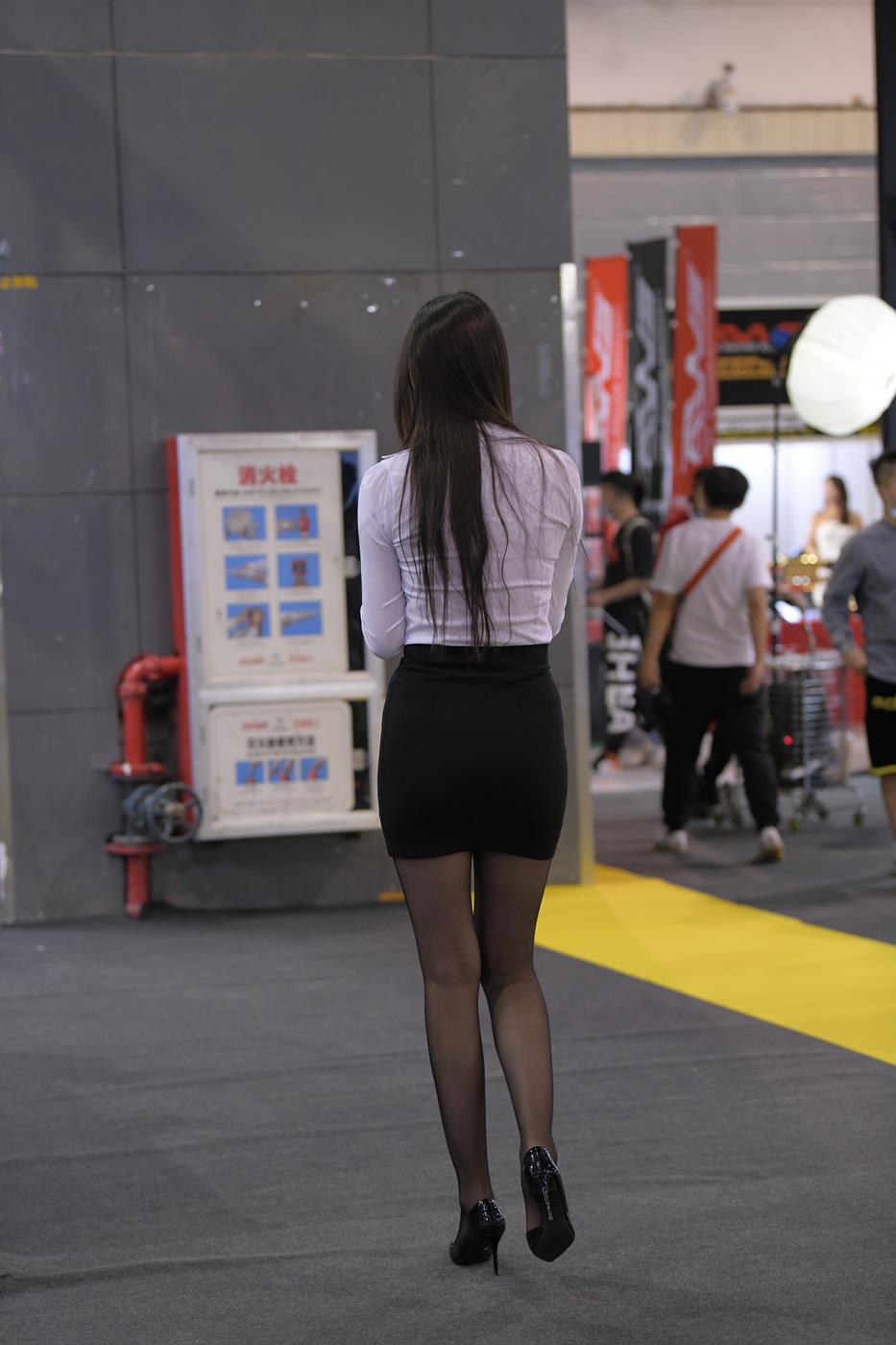 图片[5]-精选魔镜街拍 NO.172-黑丝展会模特[88P]-草丛看图