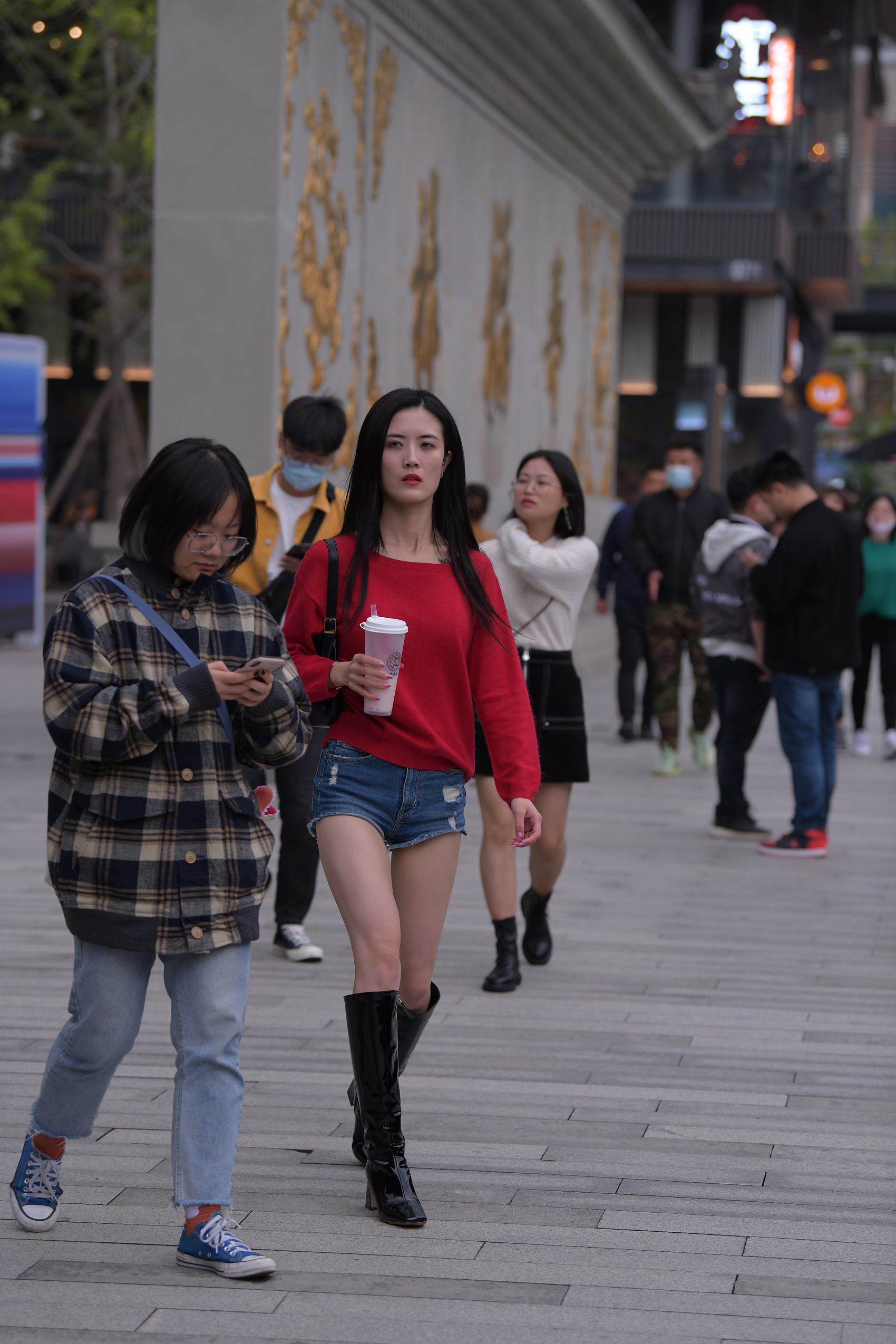 图片[2]-精选精选街拍作品 NO.1799 视觉冲击街拍作品 – 美腿热裤YY[80P]-草丛看图