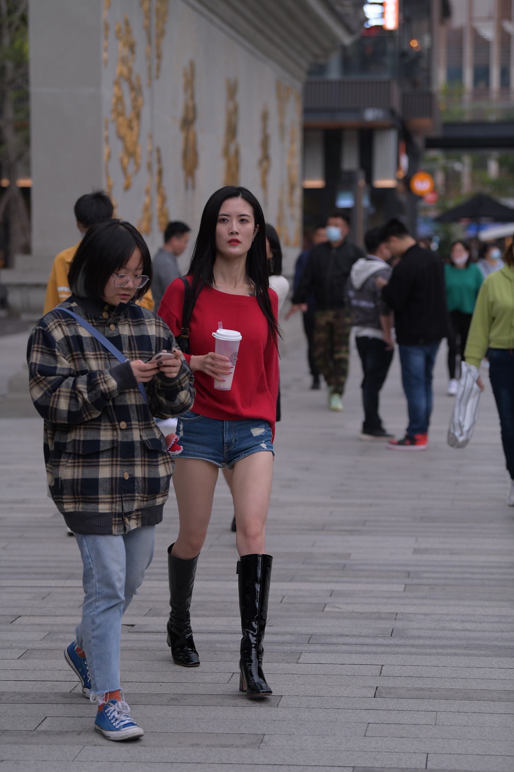 图片[4]-精选精选街拍作品 NO.1799 视觉冲击街拍作品 – 美腿热裤YY[80P]-草丛看图