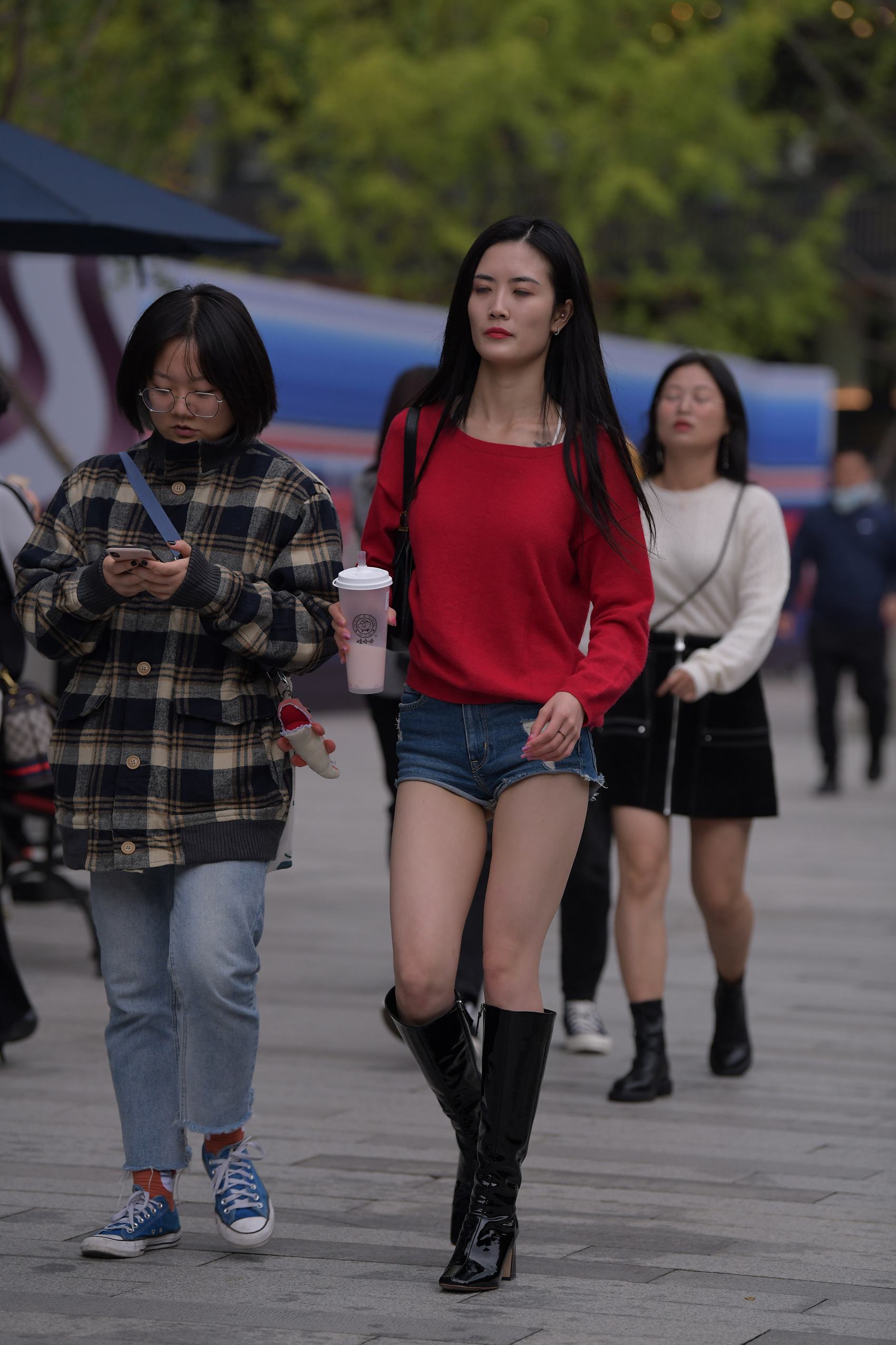 图片[6]-精选精选街拍作品 NO.1799 视觉冲击街拍作品 – 美腿热裤YY[80P]-草丛看图