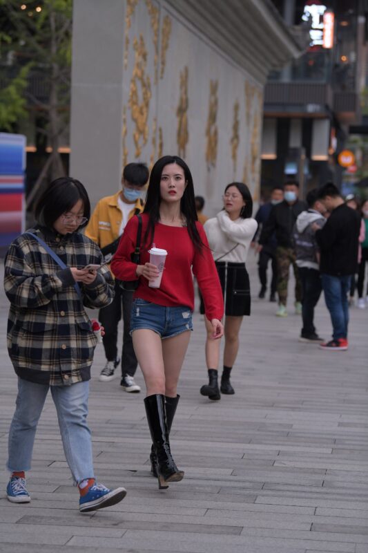 精选精选街拍作品 NO.1799 视觉冲击街拍作品 – 美腿热裤YY[80P]-草丛看图