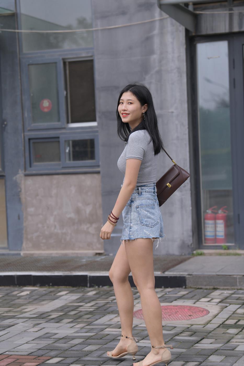 图片[2]-精选魔镜街拍 NO.169 一只麋鹿摄影 牛仔短裙美女[56P]-草丛看图