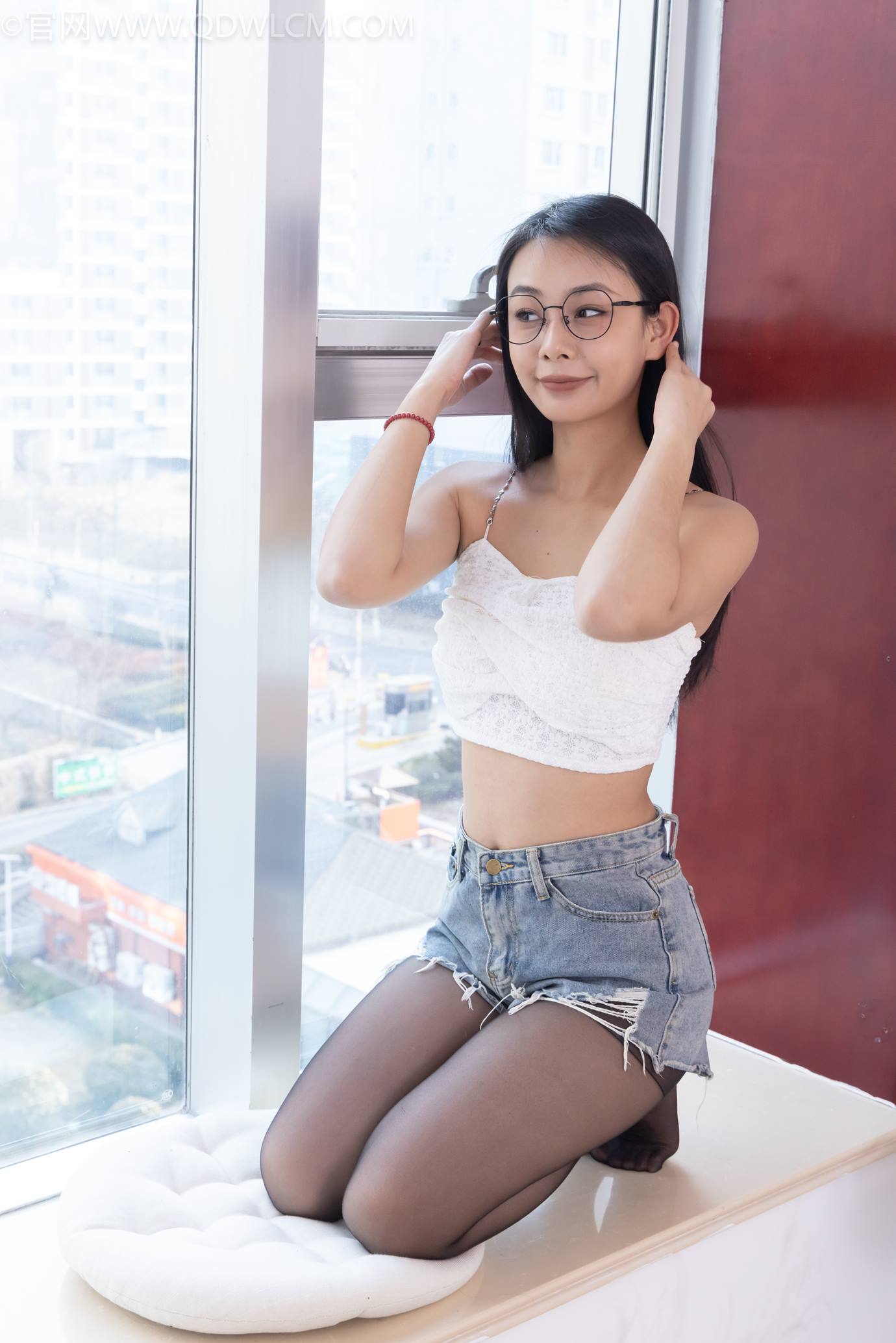 图片[3]-精选勿恋传媒 NO.2310 岚岚-两双高跟凉鞋、薄白丝、薄黑丝、裸足[134]-草丛看图