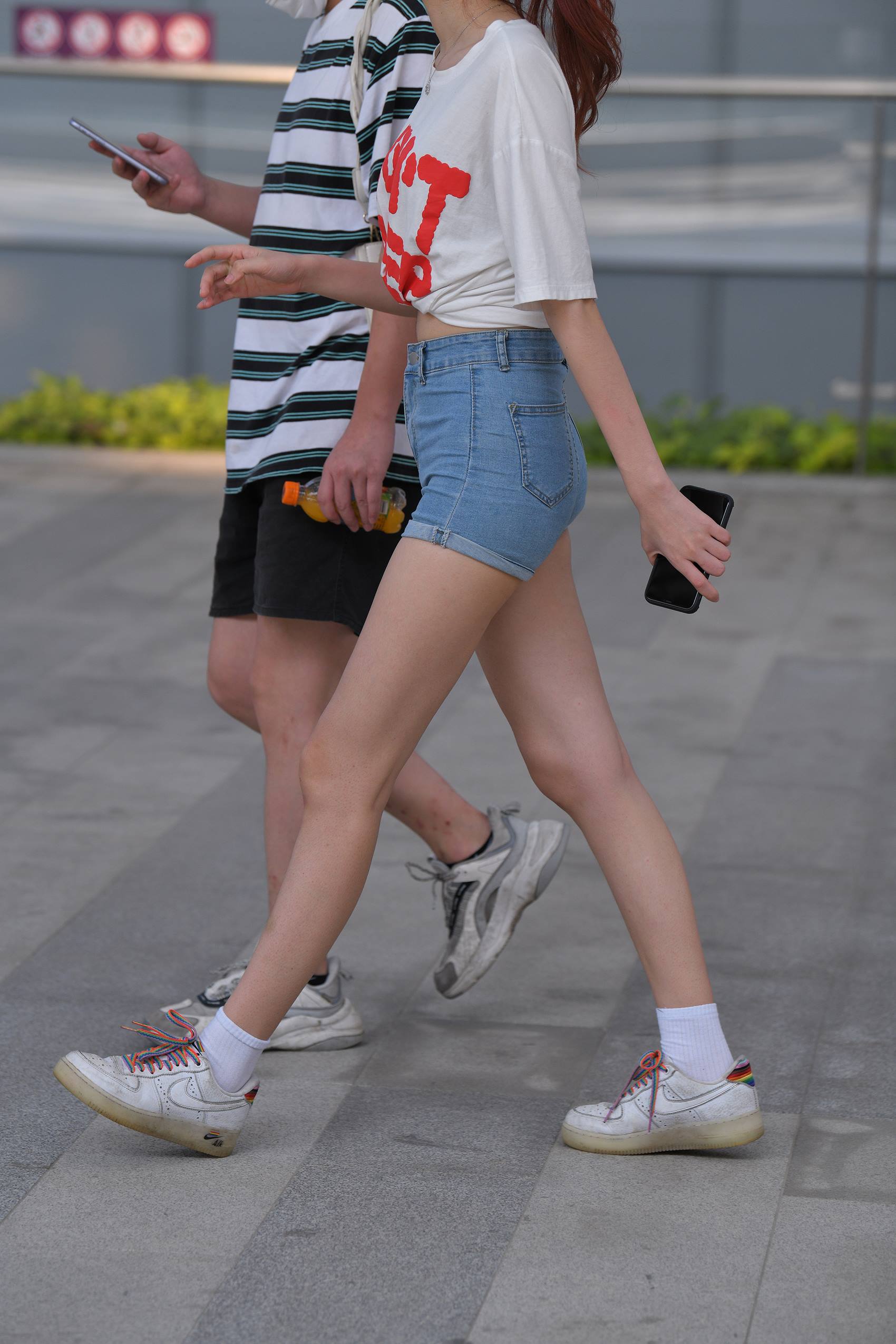 图片[2]-精选精选街拍作品 NO.1864 仅身热裤美女[68P]-草丛看图