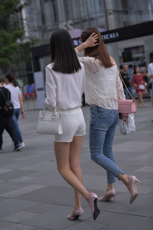 精选精选街拍作品 NO.1754 魂魂街拍作品 – 长腿小解解[11P]-草丛看图