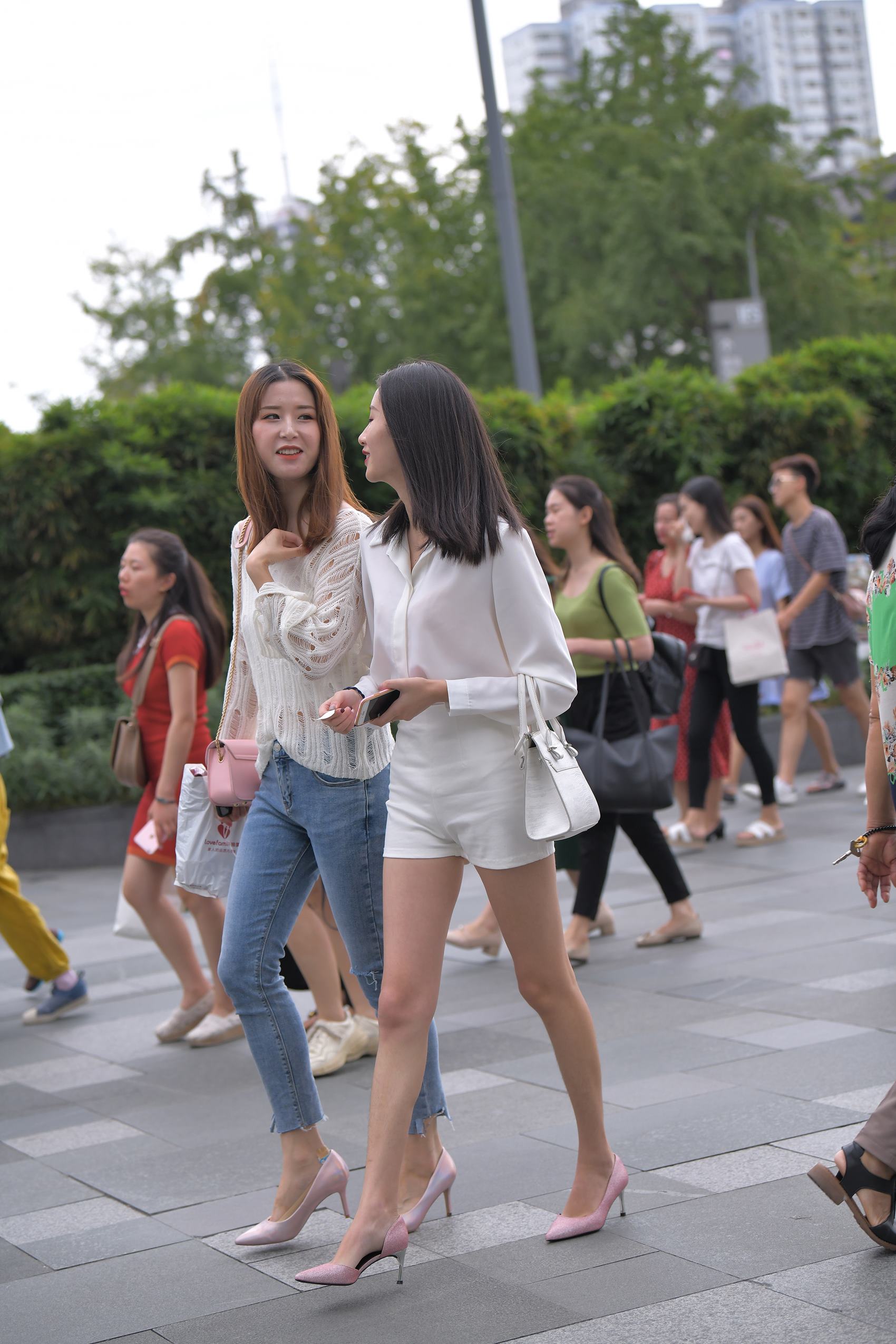 图片[7]-精选精选街拍作品 NO.1754 魂魂街拍作品 – 长腿小解解[11P]-草丛看图