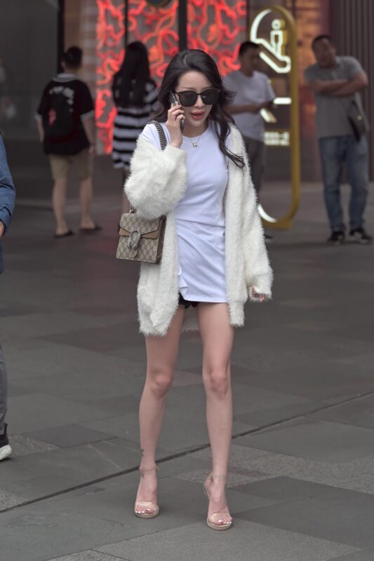 精选精选街拍作品 NO.1702 摄霸街拍作品 – 好白的高跟美腿[26P]-草丛看图