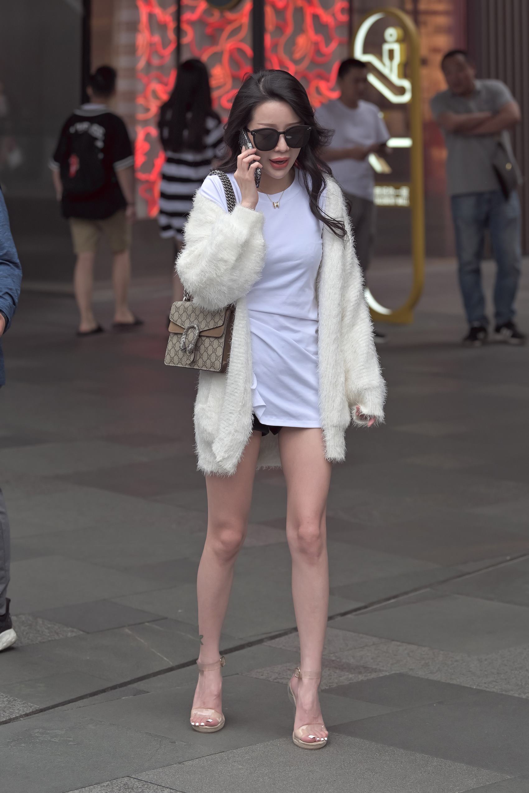 图片[1]-精选精选街拍作品 NO.1702 摄霸街拍作品 – 好白的高跟美腿[26P]-草丛看图