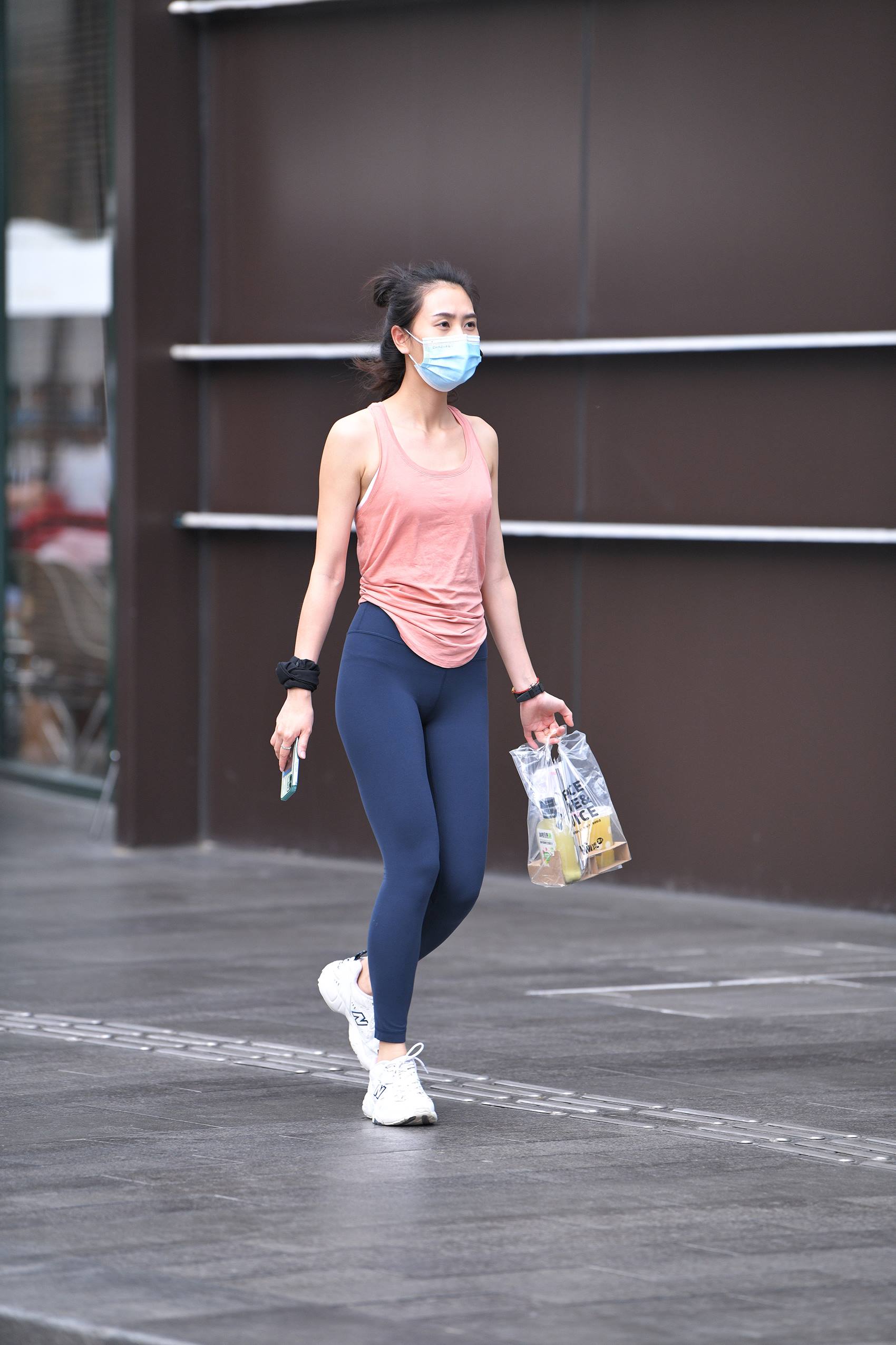 图片[2]-精选精选街拍作品 NO.1866 蓝色瑜伽裤[29P]-草丛看图