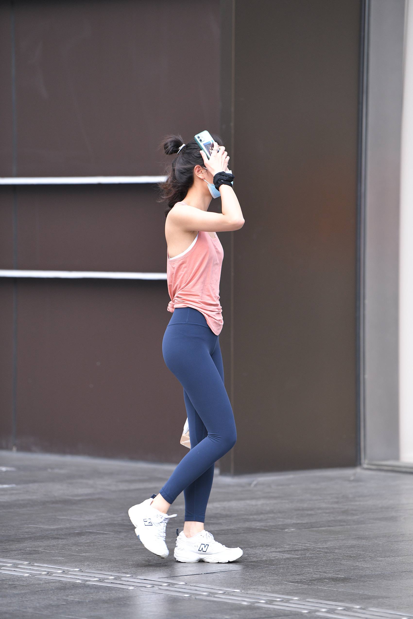 图片[7]-精选精选街拍作品 NO.1866 蓝色瑜伽裤[29P]-草丛看图