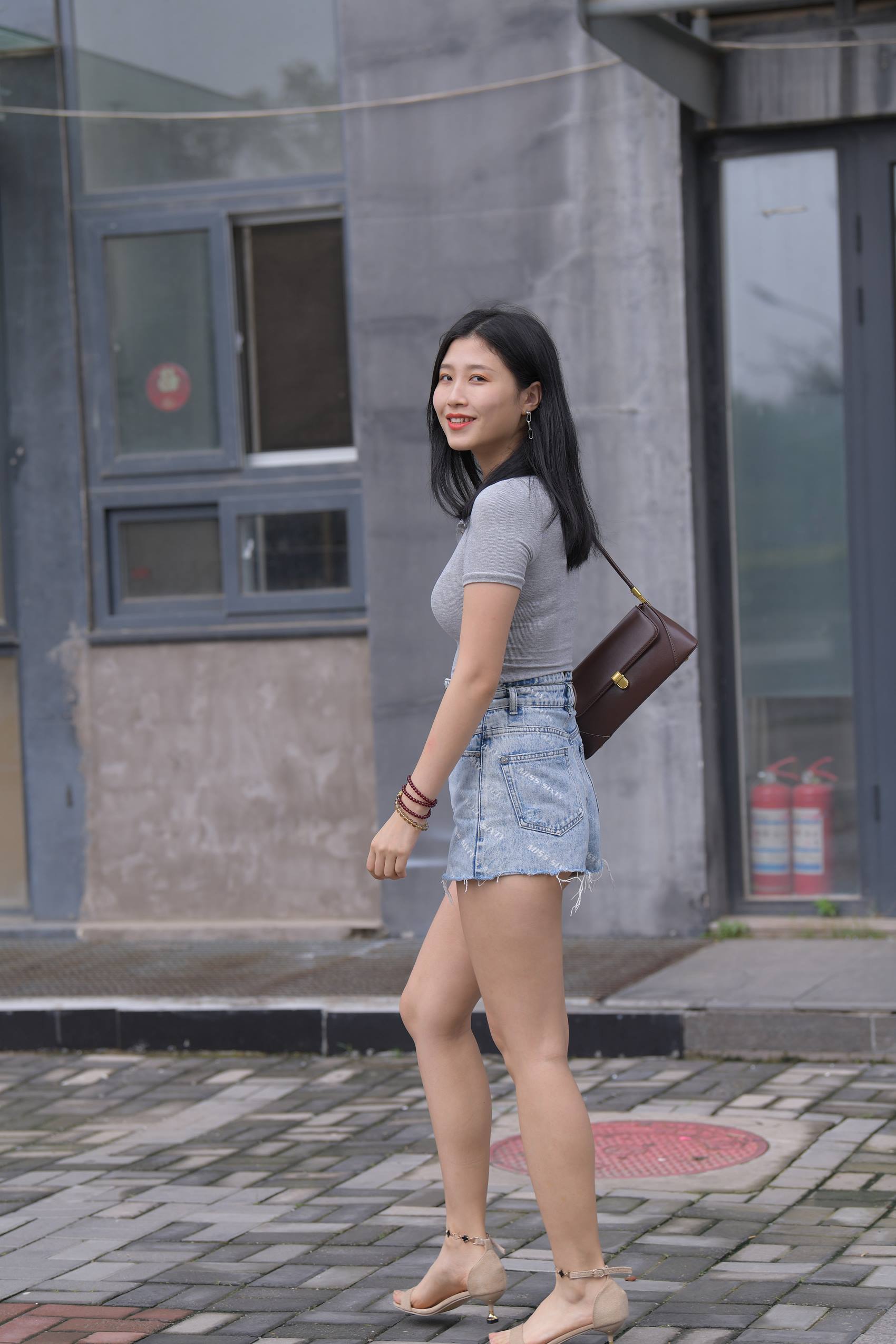 图片[2]-精选精选街拍作品 NO.1853 一只麋鹿摄影作品 – 牛仔短裙美女[92P]-草丛看图