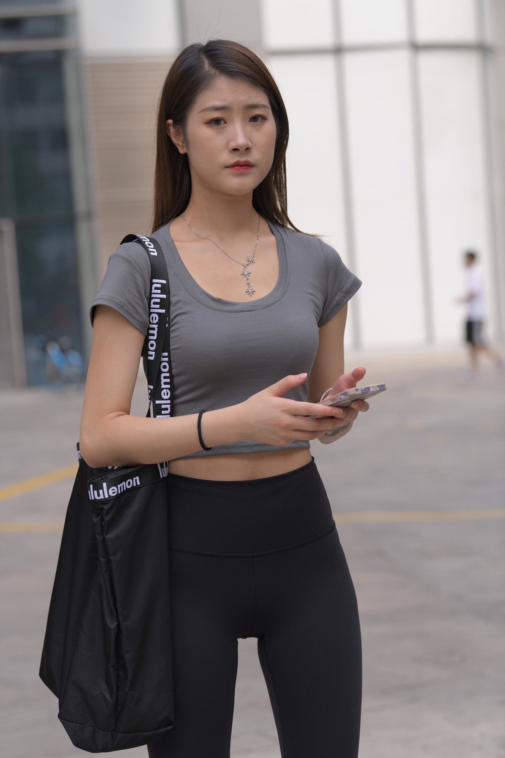 图片[1]-精选精选街拍作品 NO.1705 一始街拍作品 – 脾气不好的女孩[116P]-草丛看图