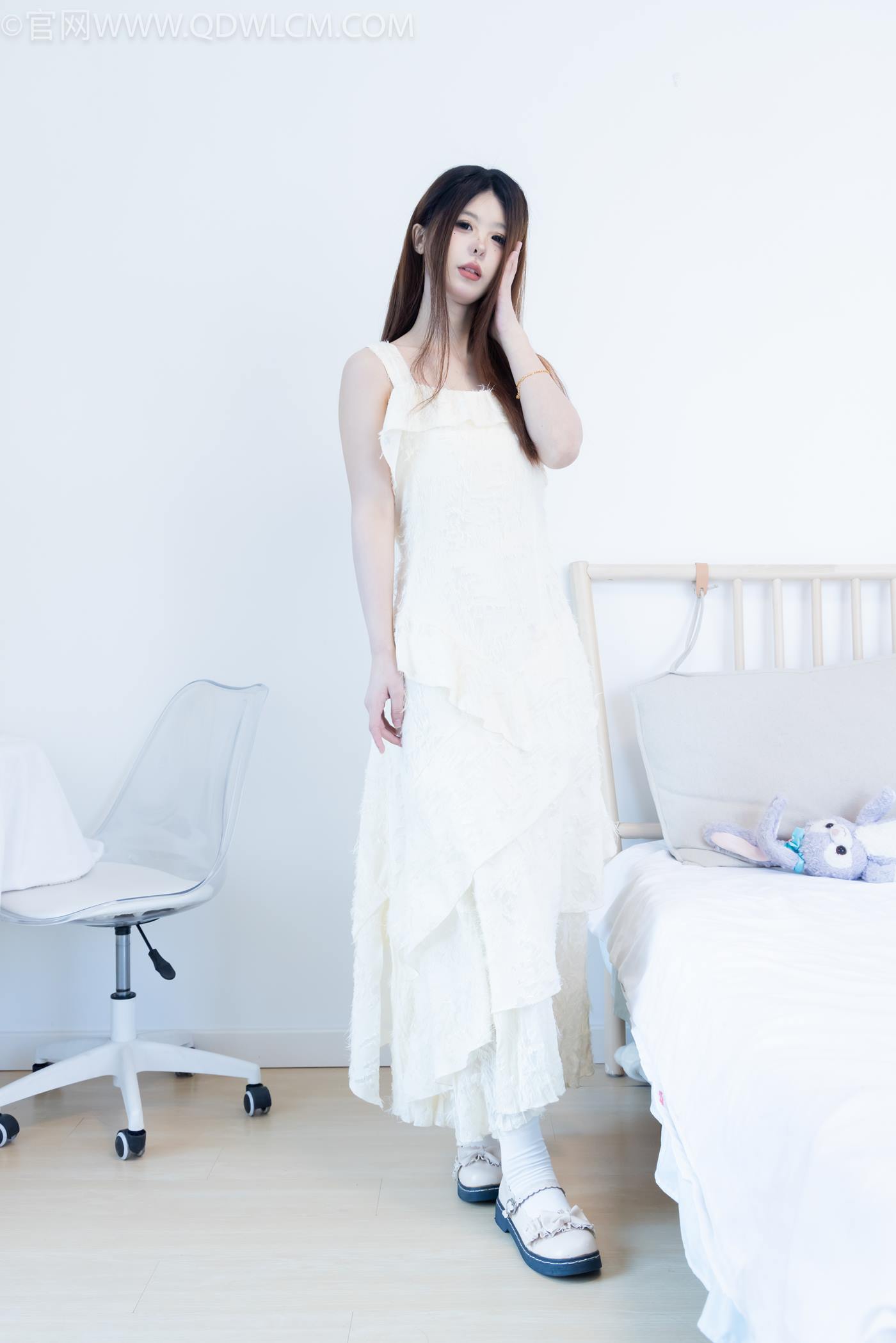 图片[2]-精选勿恋传媒 NO.2281 曲奇-皮鞋、白棉袜、裸足[157P]-草丛看图