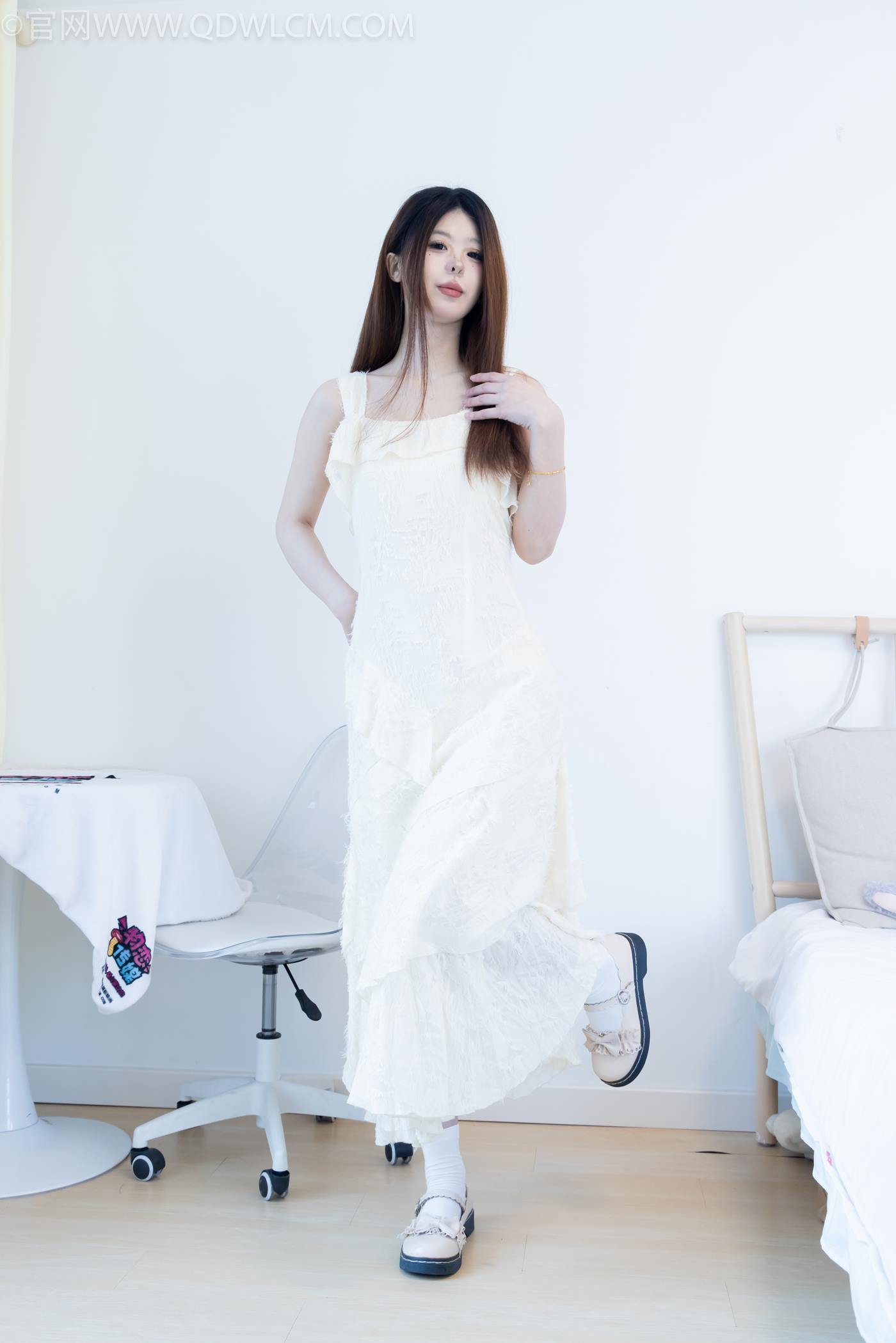 图片[8]-精选勿恋传媒 NO.2281 曲奇-皮鞋、白棉袜、裸足[157P]-草丛看图