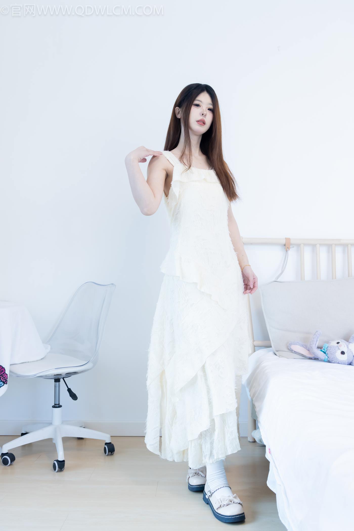 图片[1]-精选勿恋传媒 NO.2281 曲奇-皮鞋、白棉袜、裸足[157P]-草丛看图