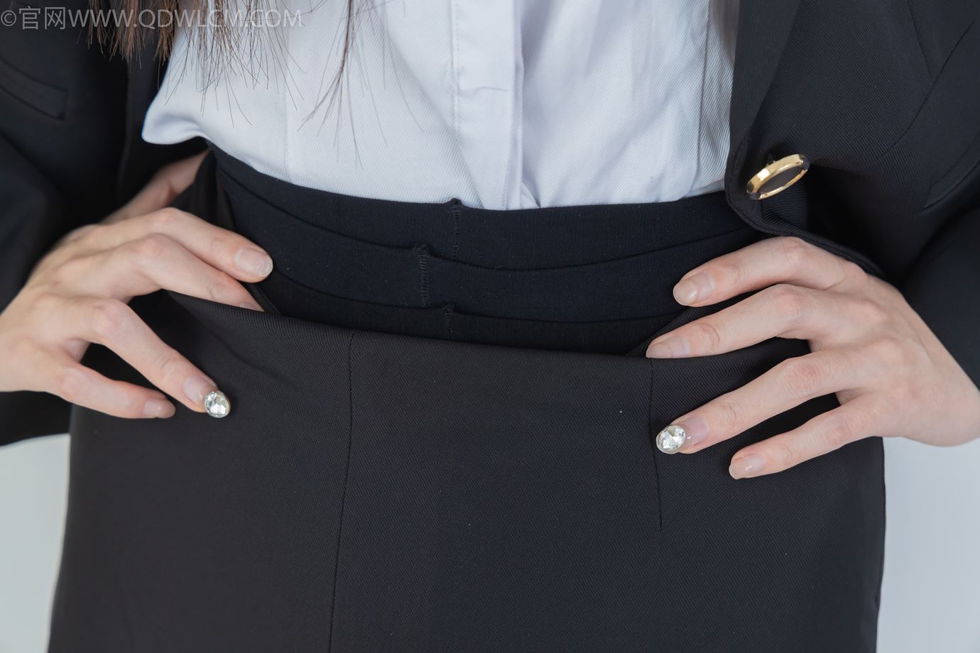 图片[3]-精选勿恋传媒 NO.2318 菜菜-OL至服、高跟鞋、三双厚黑丝叠穿、袜腰展示[120P]-草丛看图