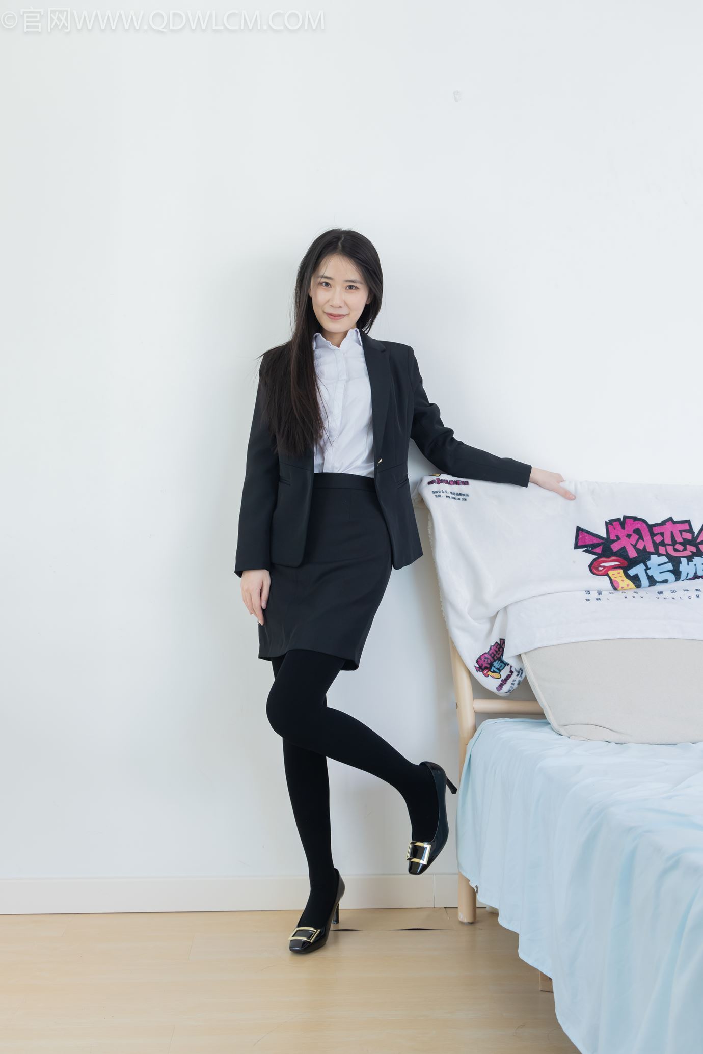 图片[7]-精选勿恋传媒 NO.2318 菜菜-OL至服、高跟鞋、三双厚黑丝叠穿、袜腰展示[120P]-草丛看图