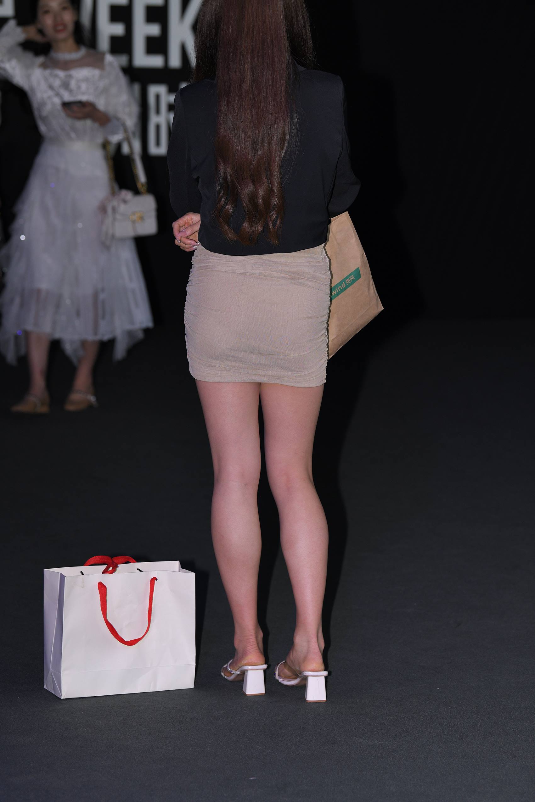 图片[2]-精选街拍作品 NO.1860 包臀裙白鞋[59P]-草丛看图