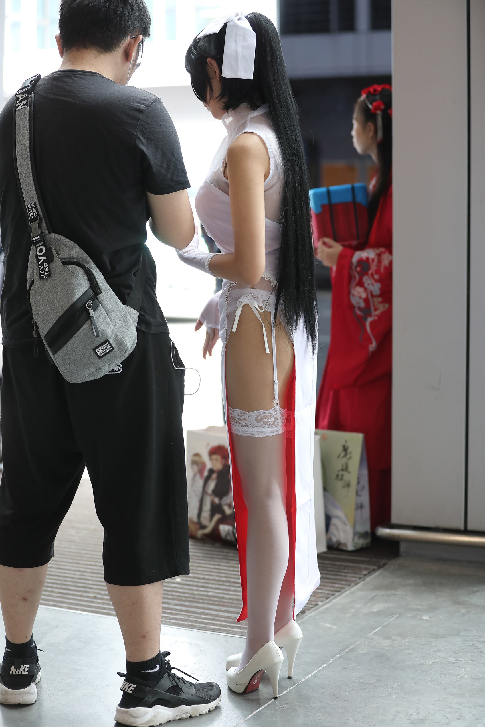 图片[3]-精选精选街拍作品 NO.1720 辉辉街拍作品 – 极品高开衩旗袍白色丝袜美腿美眉[62P]-草丛看图