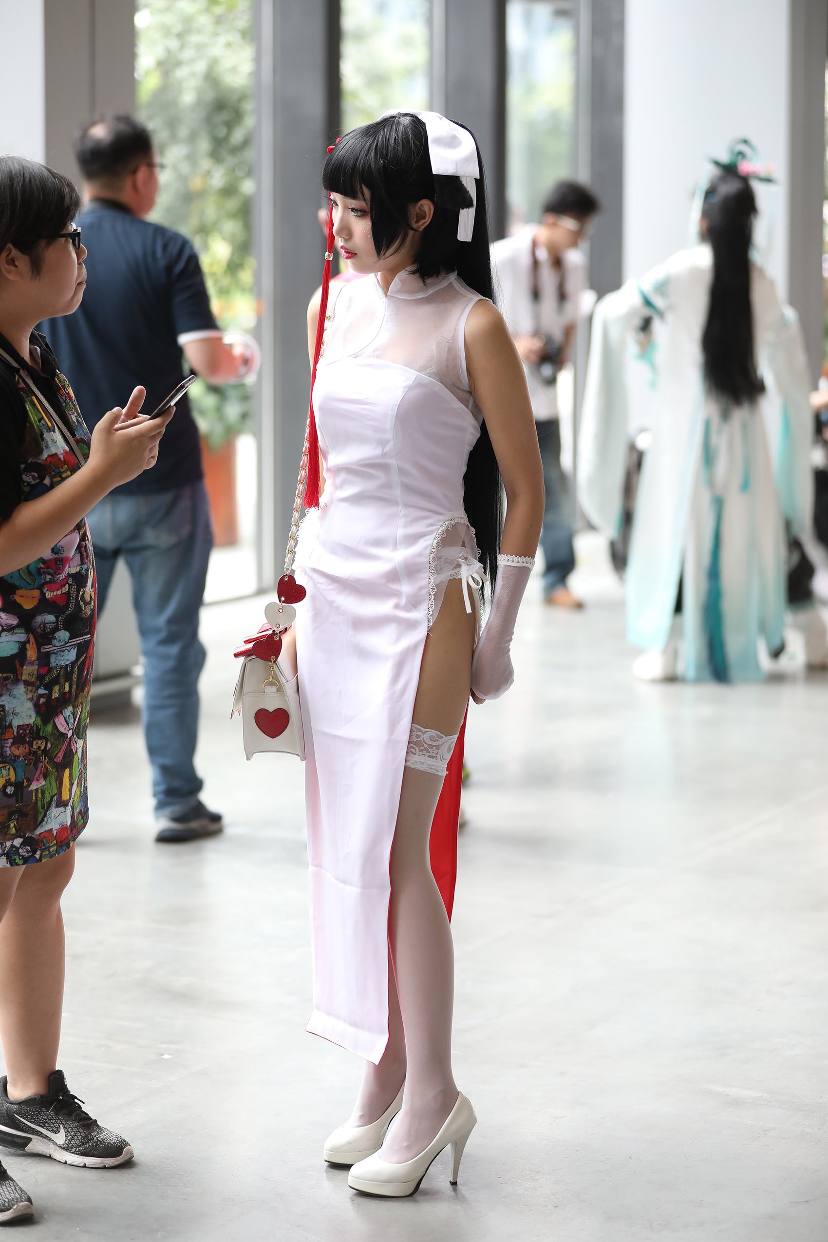 图片[7]-精选精选街拍作品 NO.1720 辉辉街拍作品 – 极品高开衩旗袍白色丝袜美腿美眉[62P]-草丛看图