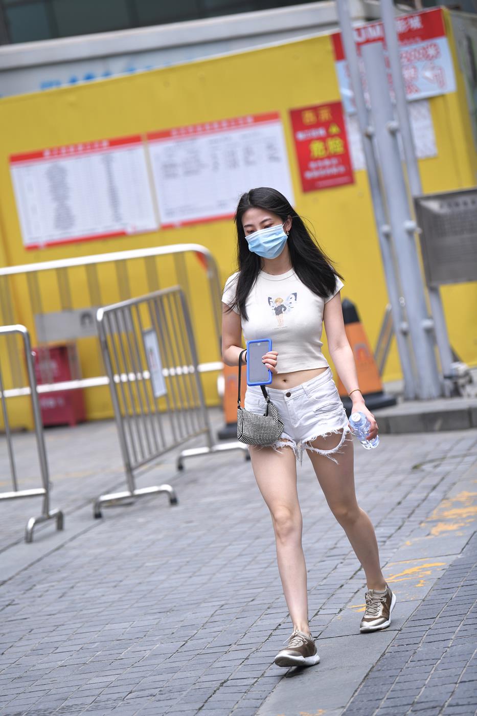 图片[1]-精选精选街拍作品 NO.1577 咔喳街拍作品 – 白色热裤[33P]-草丛看图