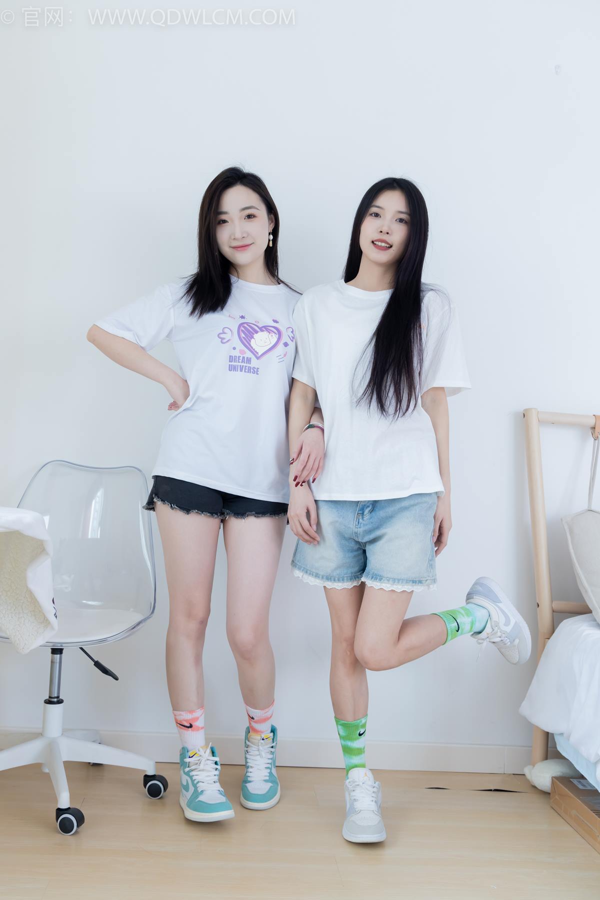 图片[6]-精选勿恋传媒 NO.2345 茯苓恬恬-两双板鞋、红棉袜、绿棉袜、裸足[137P]-草丛看图