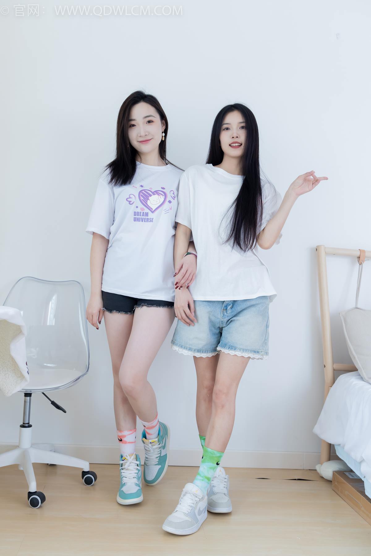 图片[7]-精选勿恋传媒 NO.2345 茯苓恬恬-两双板鞋、红棉袜、绿棉袜、裸足[137P]-草丛看图