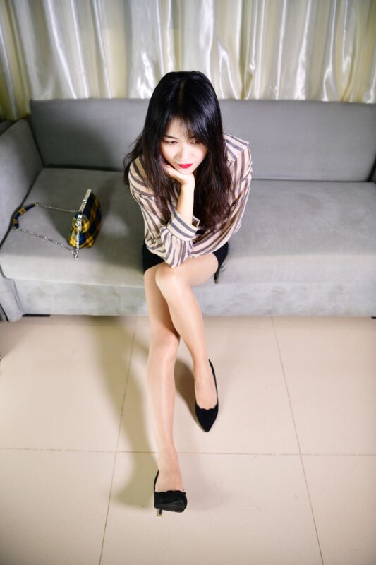 精选精选街拍作品 NO.1684 小海街拍作品 – 新来实习小解解[80P]-草丛看图