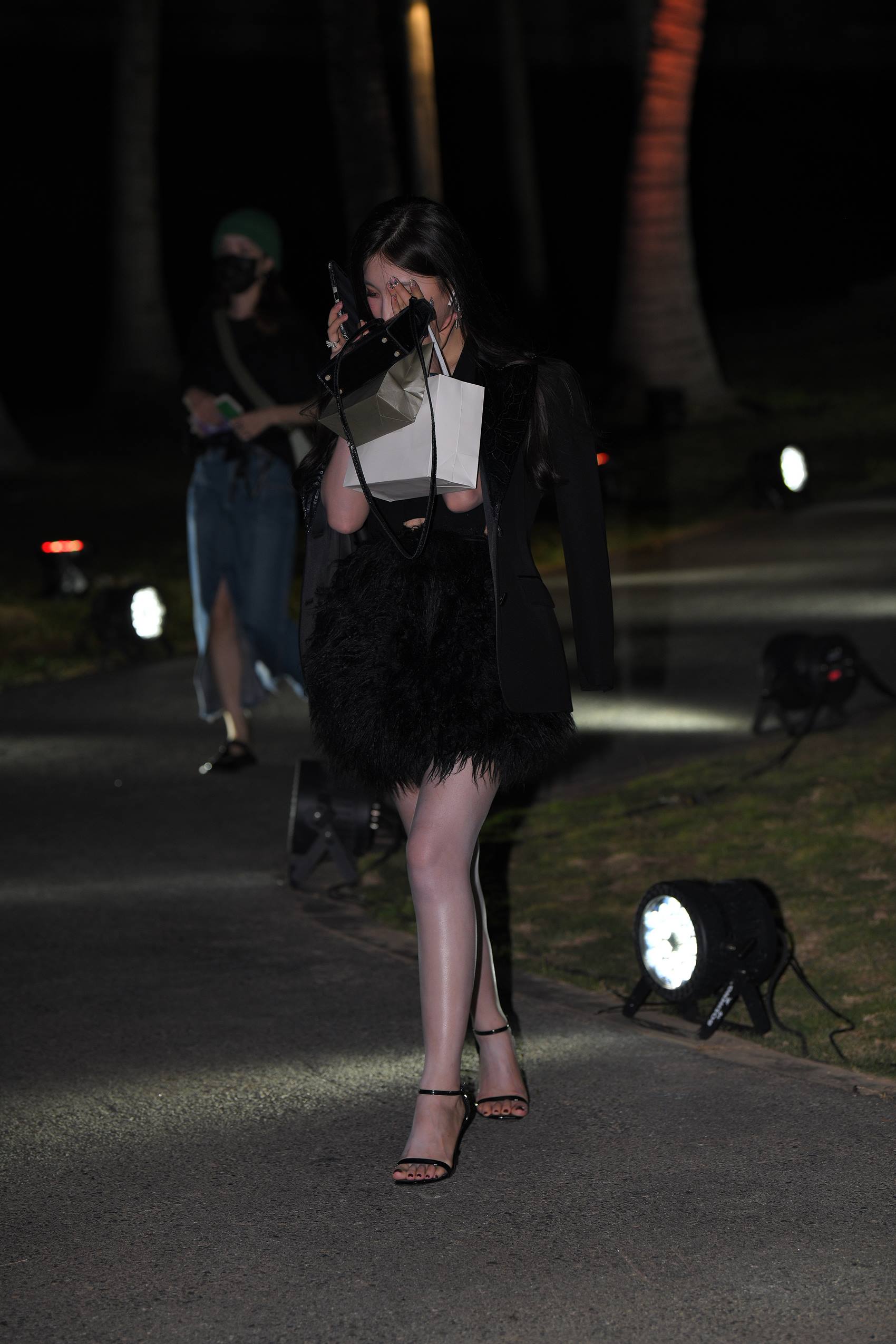 图片[2]-精选精选街拍作品 NO.1856 高跟凉鞋大白腿[72P]-草丛看图