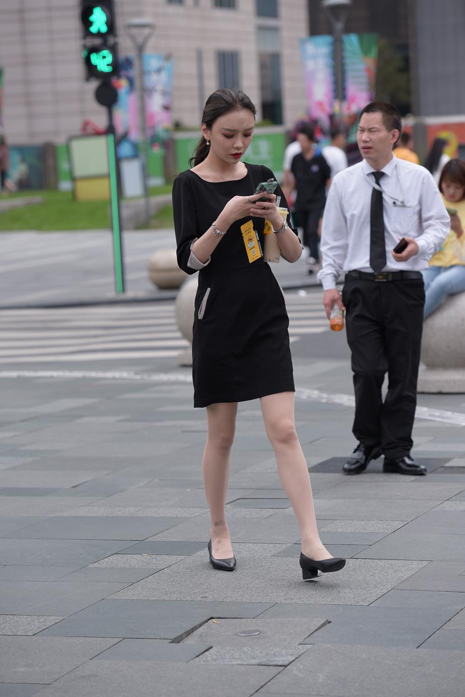 图片[5]-魔镜街拍 NO.163 街拍黑色连衣裙小解解 [56P]-草丛看图