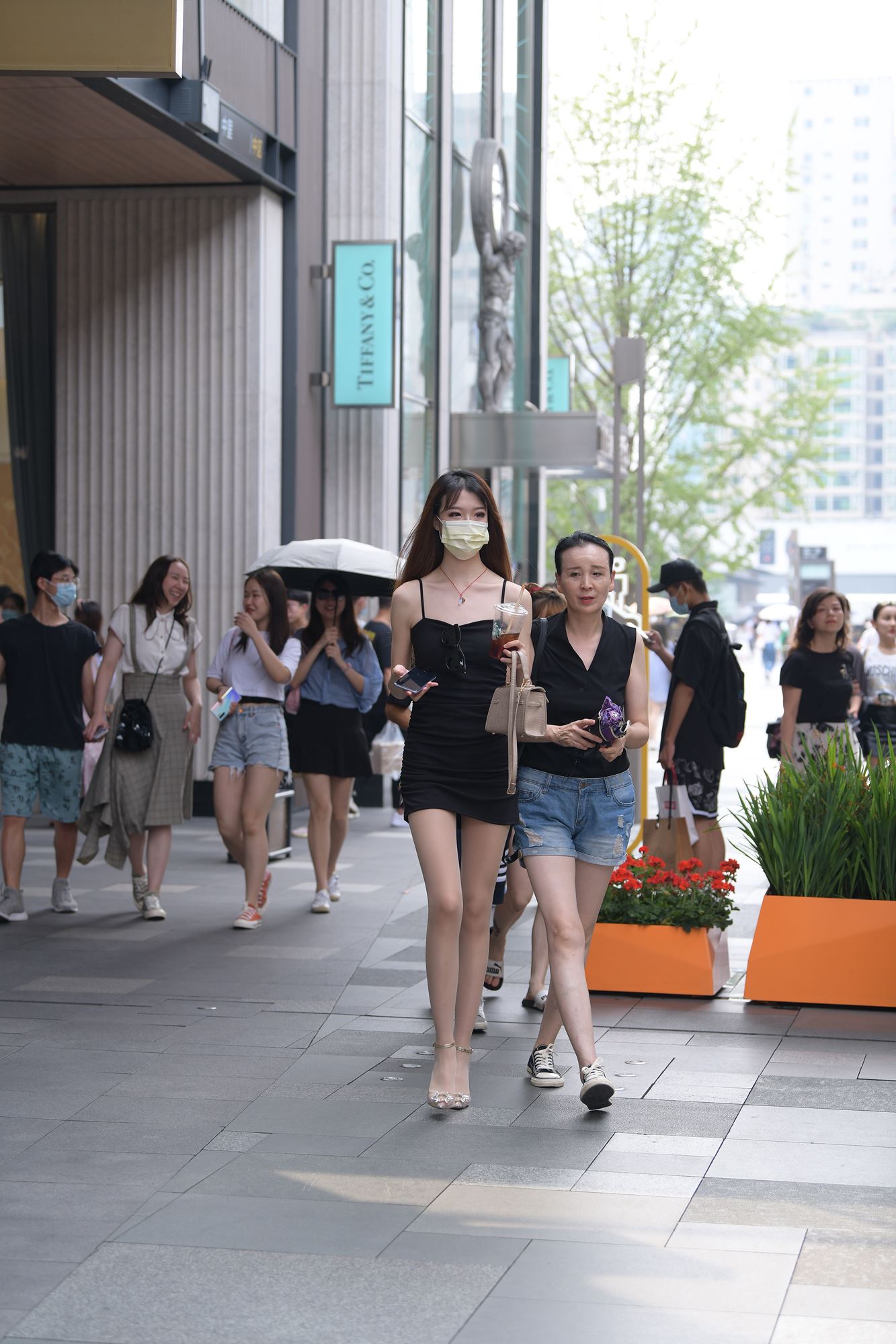 图片[7]-精选精选街拍作品 1627 摄神街拍作品 – 吊带裙肉丝美腿美女[80P]-草丛看图