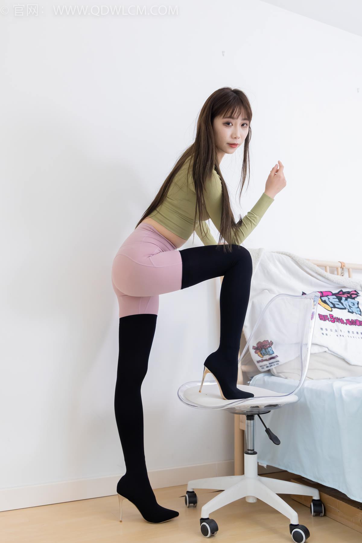 图片[4]-精选勿恋传媒 NO.2363 泡泡-瑜伽裤、过膝靴、薄白丝[128P]-草丛看图