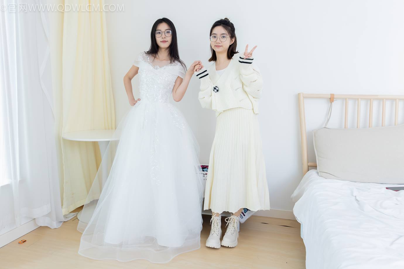 图片[2]-精选勿恋传媒 NO.2308 茯苓&欢欢-高跟鞋、马丁靴、厚白丝、厚肉丝、瑜伽动作、婚纱[114P]-草丛看图