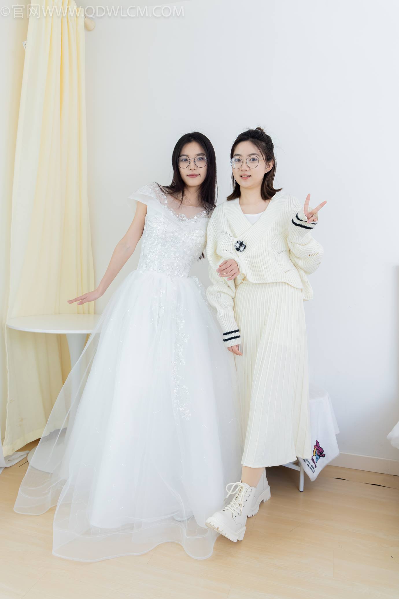 图片[4]-精选勿恋传媒 NO.2308 茯苓&欢欢-高跟鞋、马丁靴、厚白丝、厚肉丝、瑜伽动作、婚纱[114P]-草丛看图